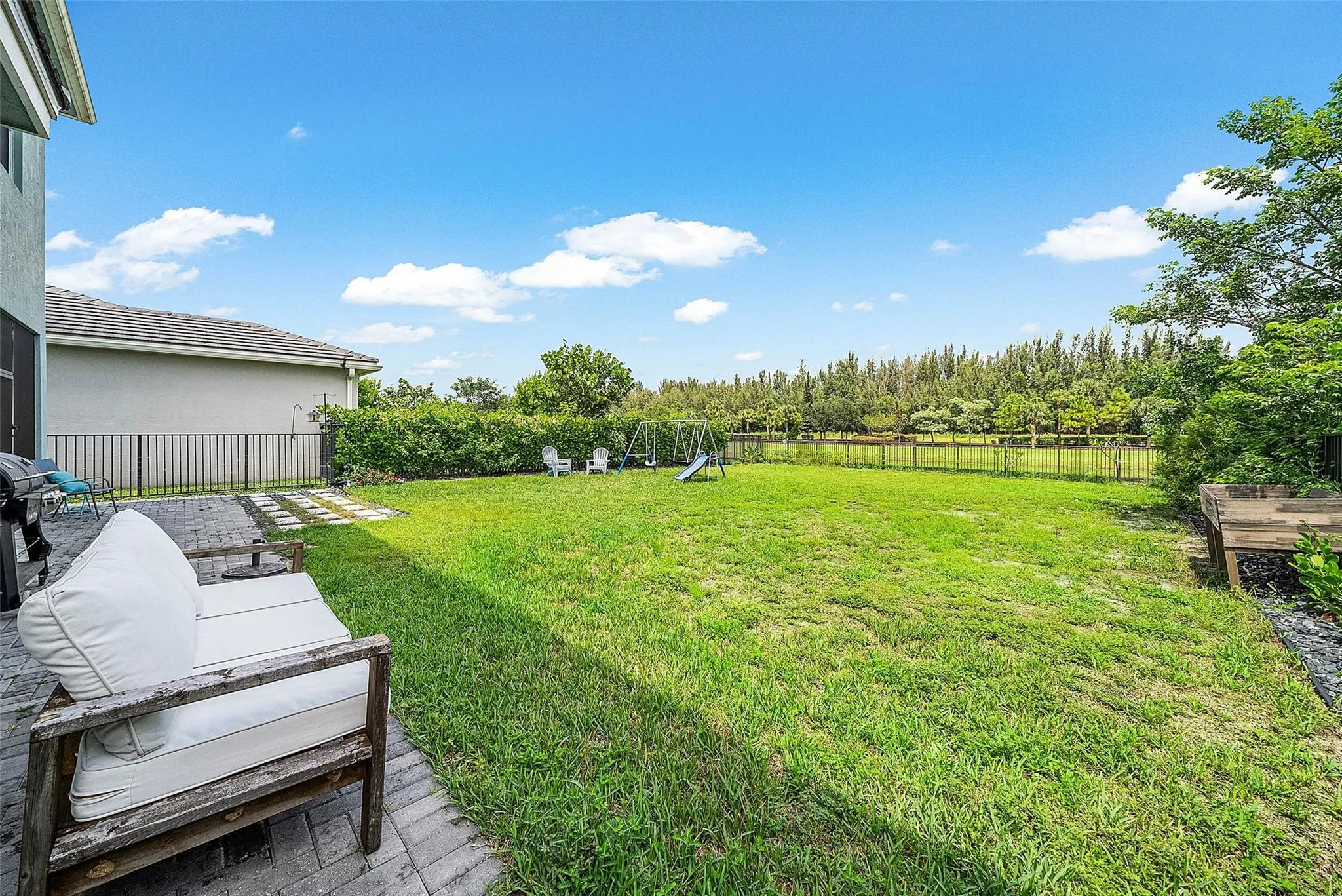 15406 Goldfinch Cir