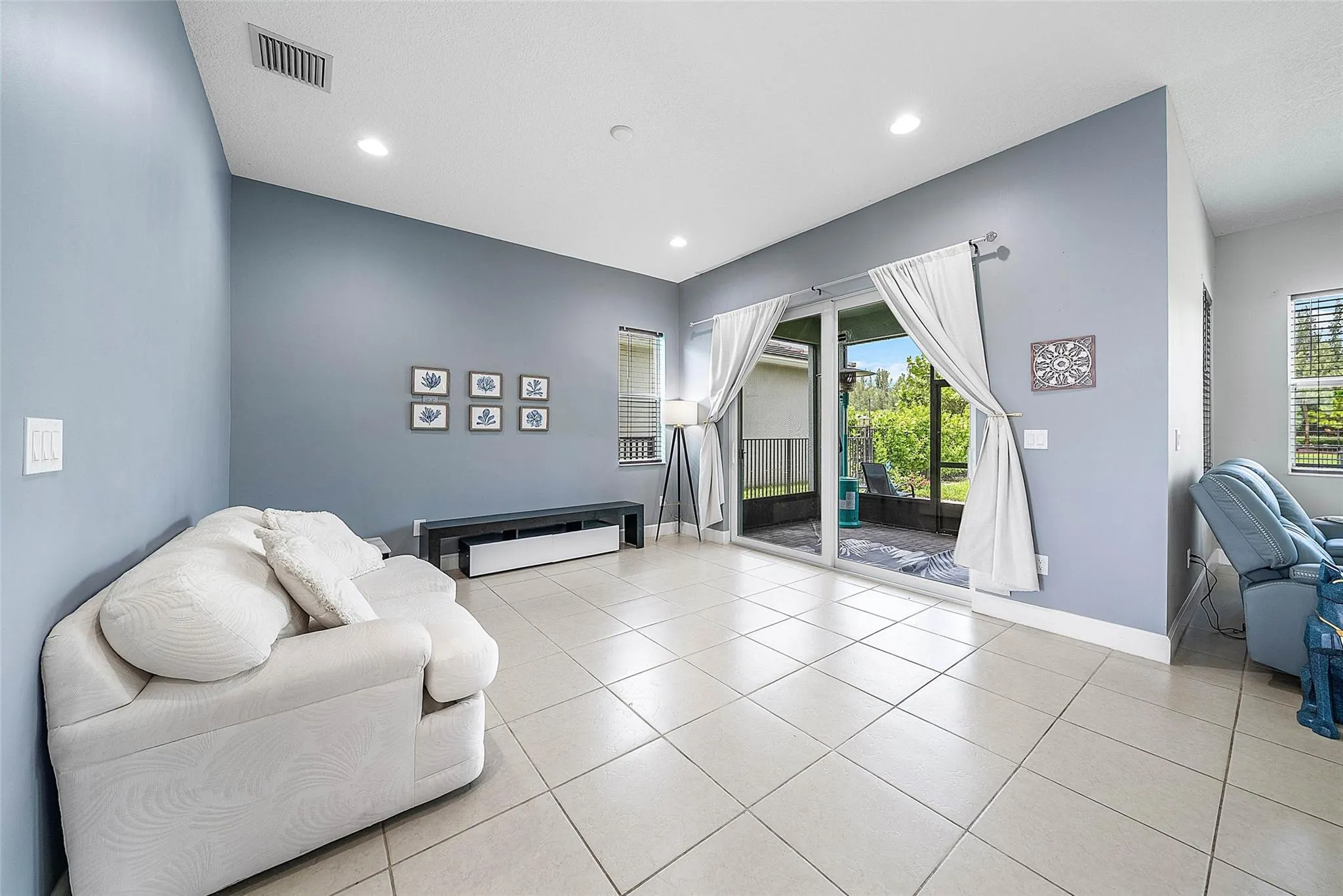 15406 Goldfinch Cir