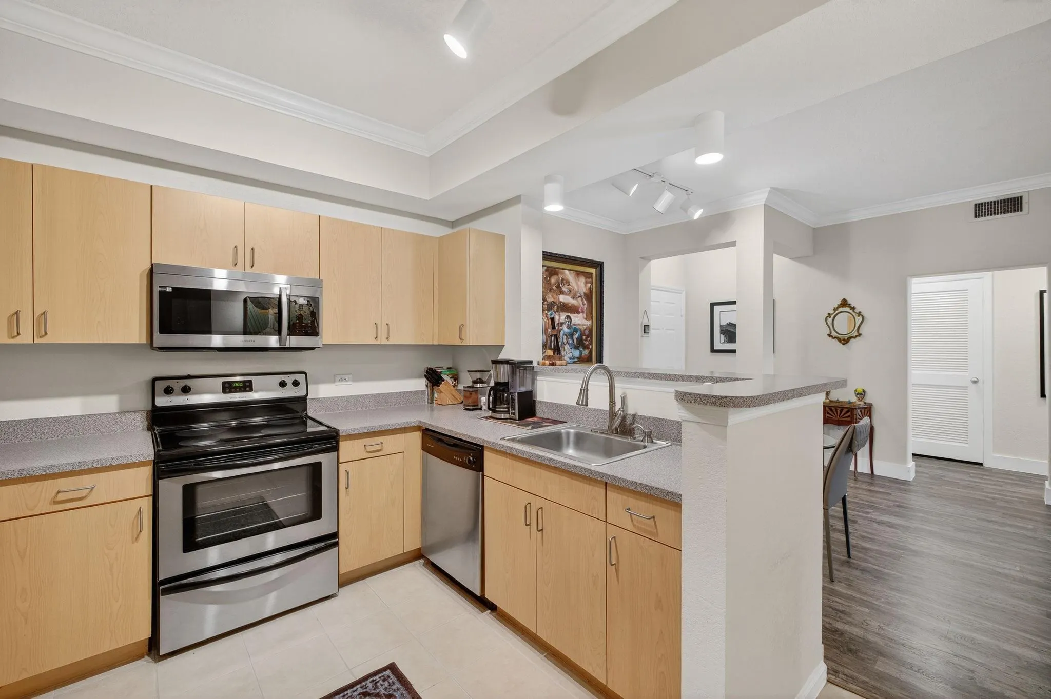 533 NE 3rd Ave, #531