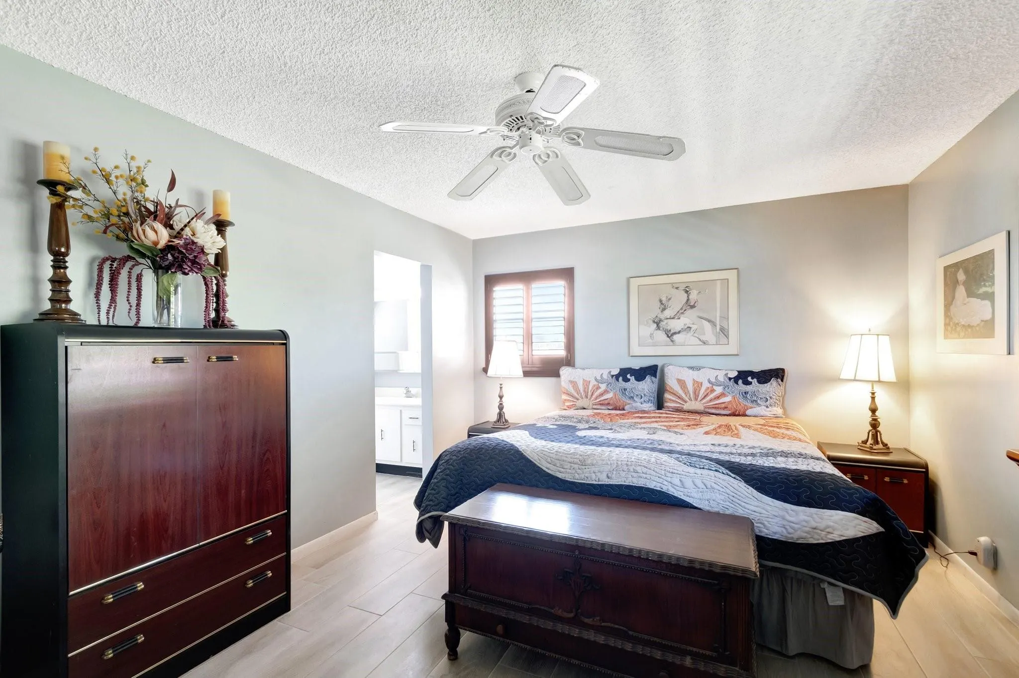 100 Lake Meryl Dr, #201