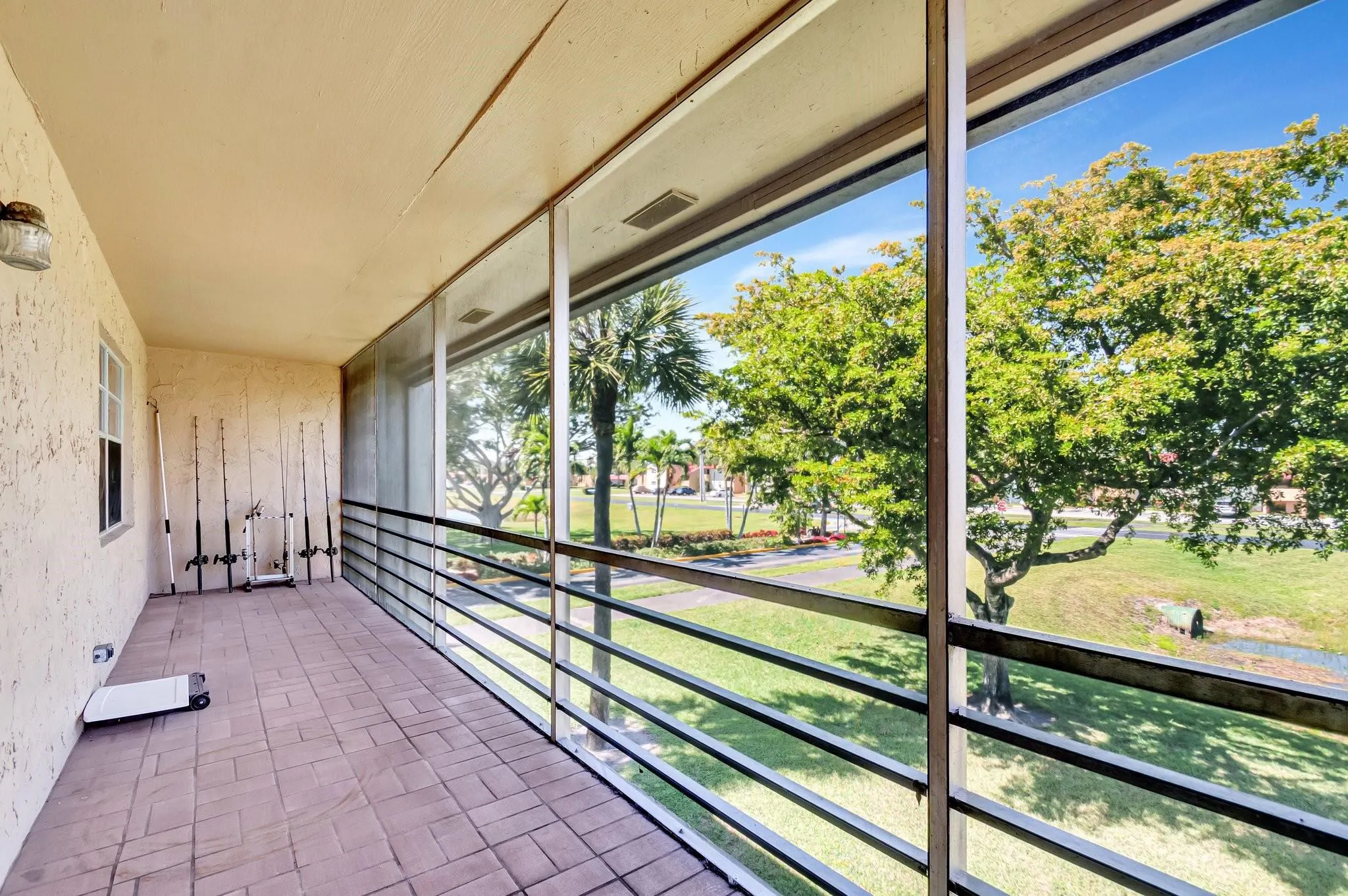 100 Lake Meryl Dr, #201