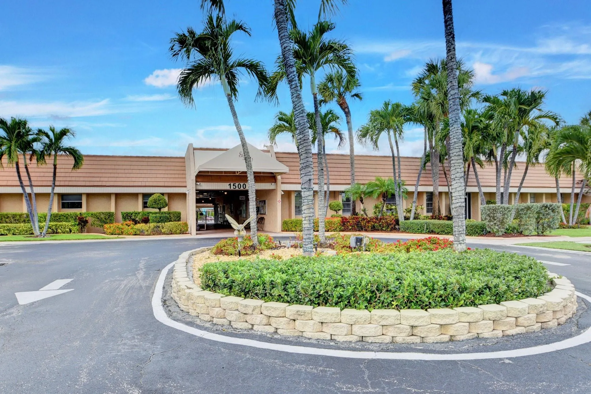 100 Lake Meryl Dr, #201