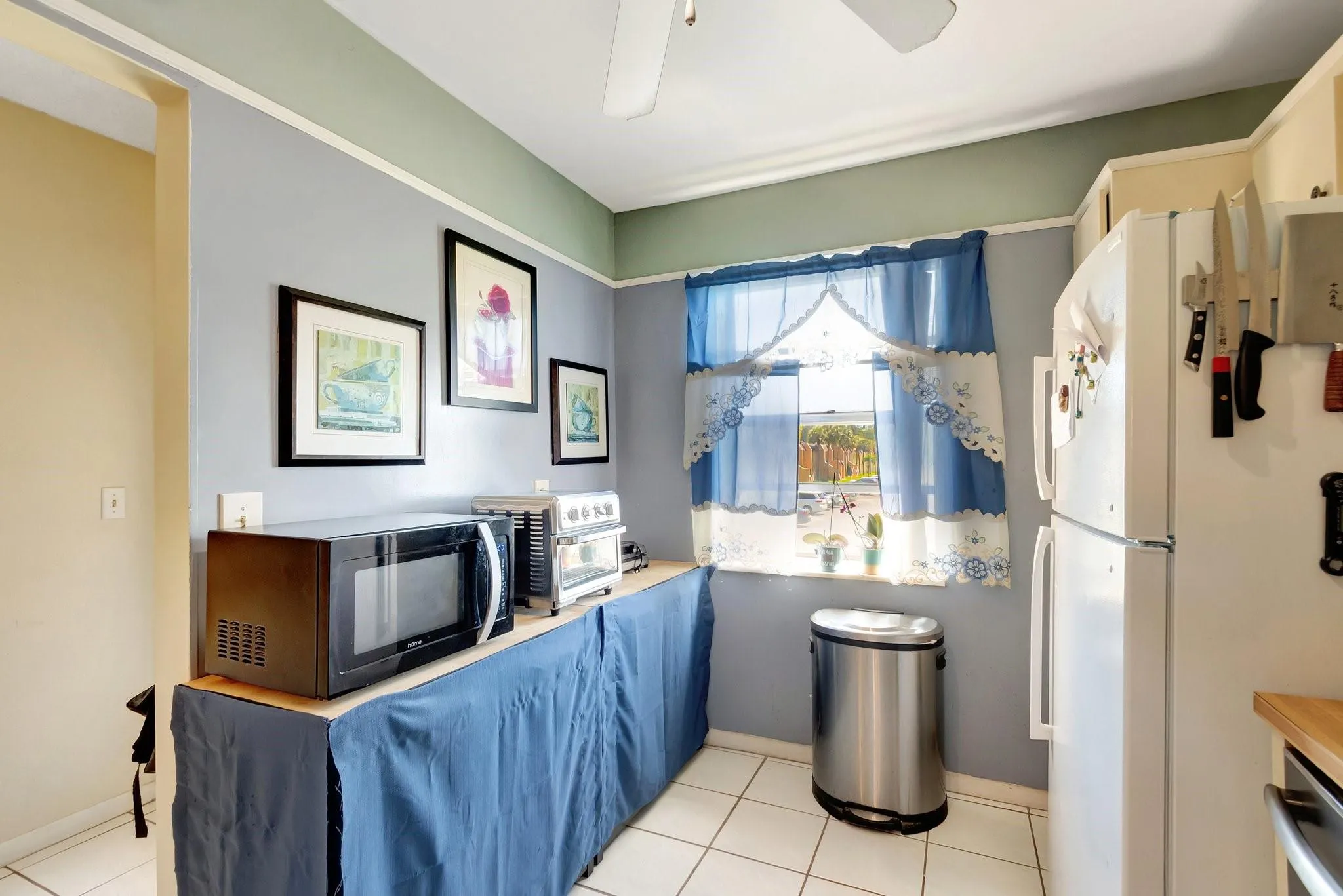 100 Lake Meryl Dr, #201