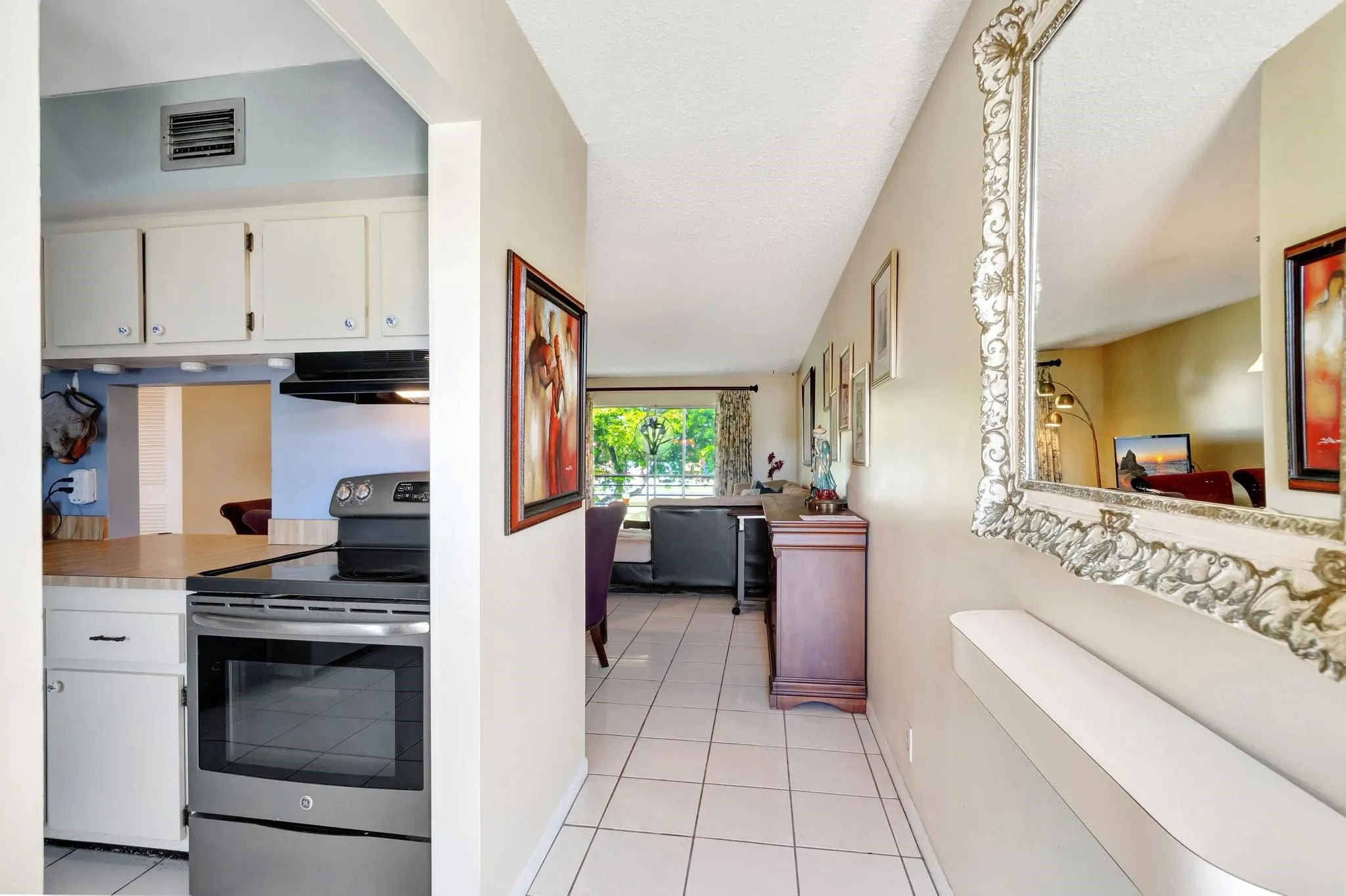100 Lake Meryl Dr, #201