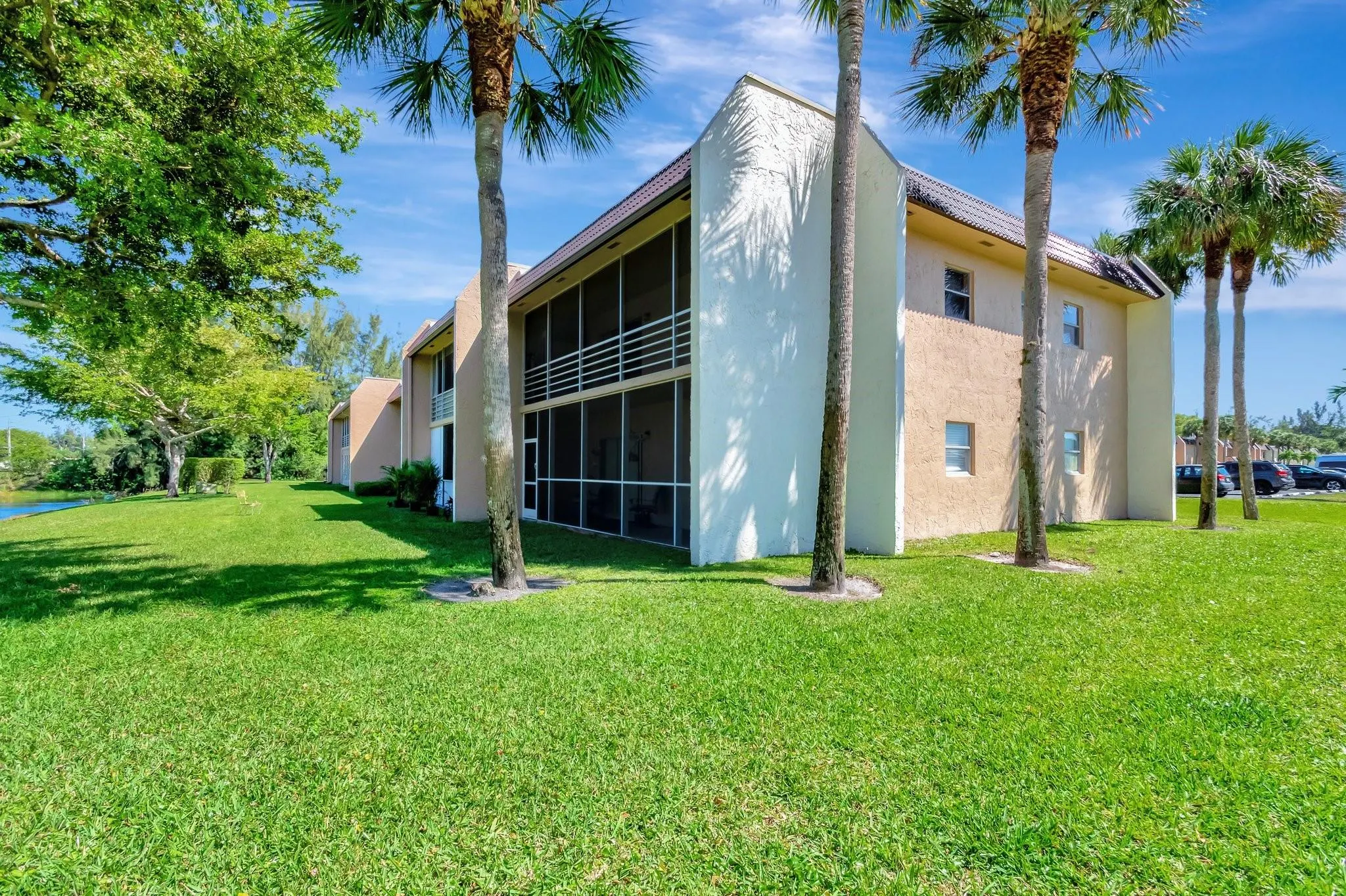 100 Lake Meryl Dr, #201