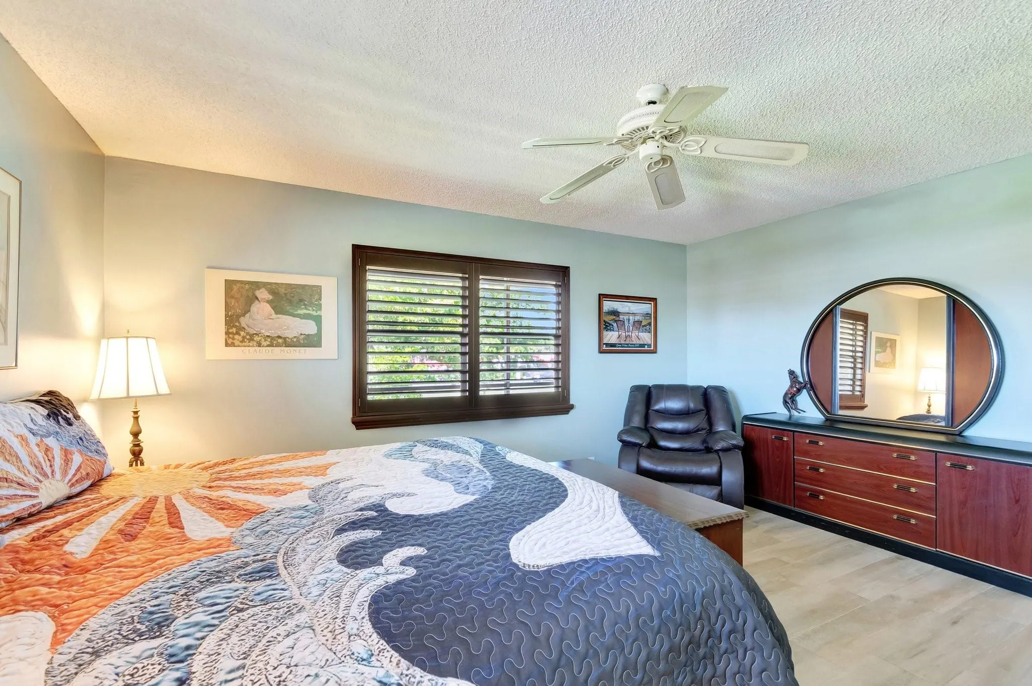 100 Lake Meryl Dr, #201