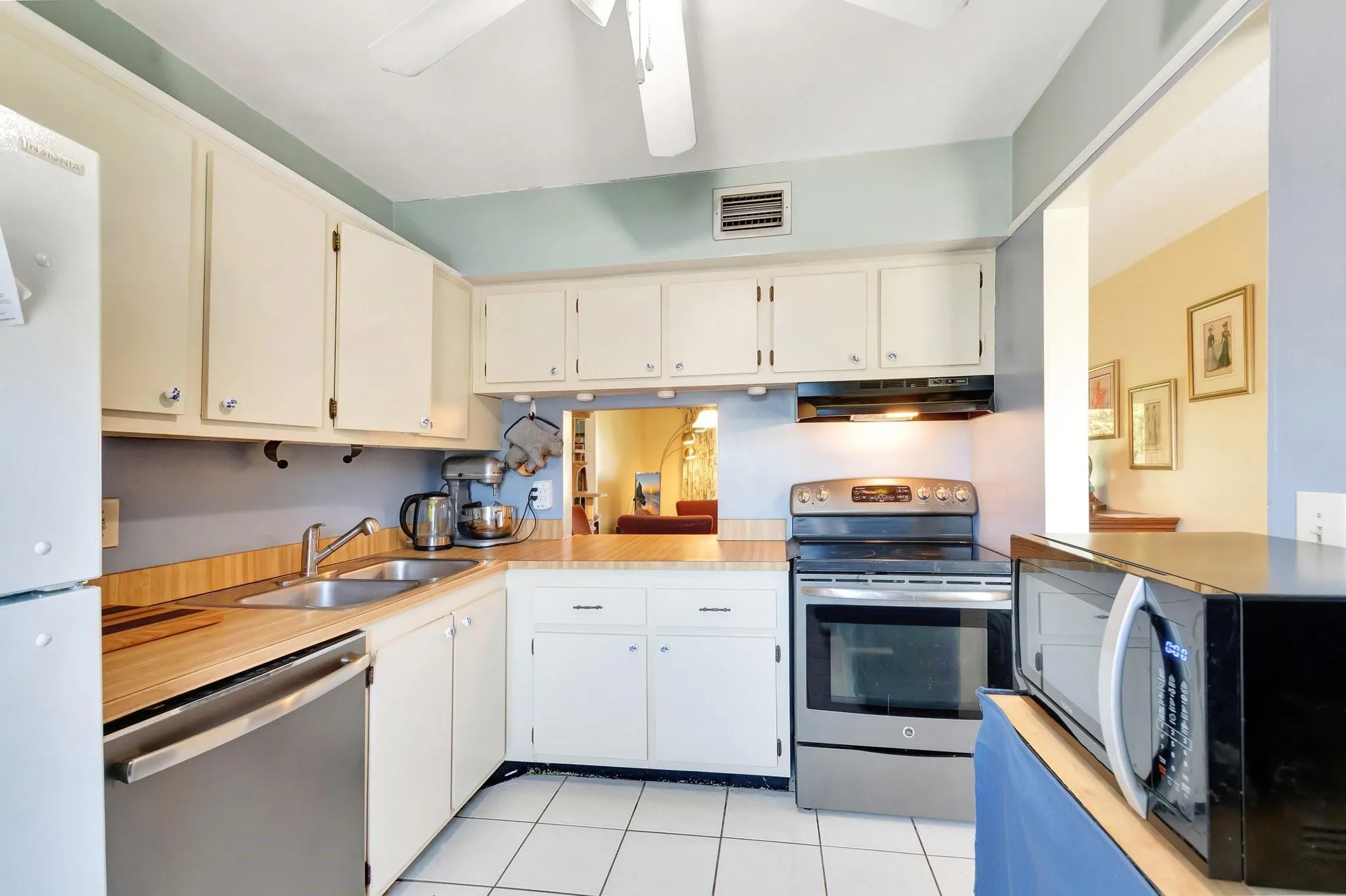 100 Lake Meryl Dr, #201