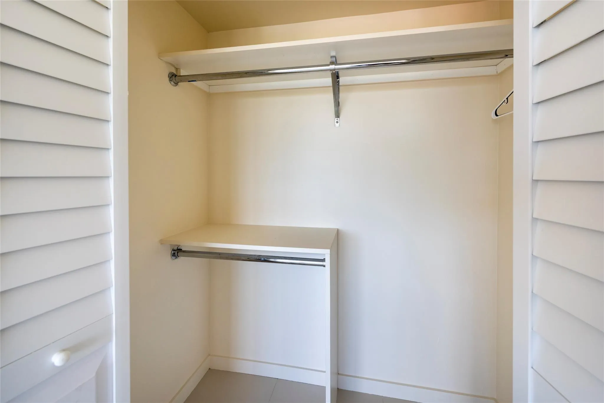 2555 NE 11th St, #902