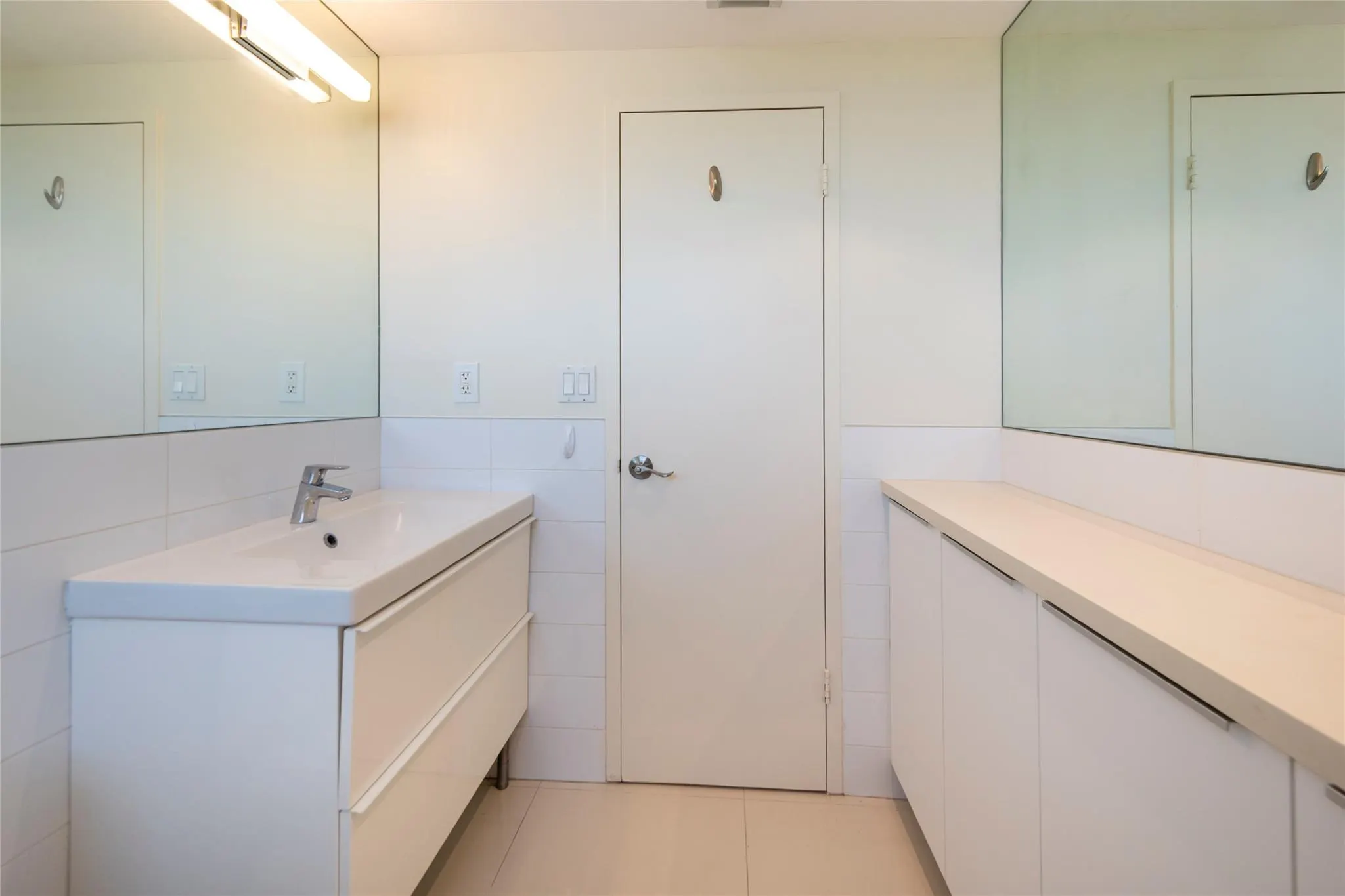 2555 NE 11th St, #902
