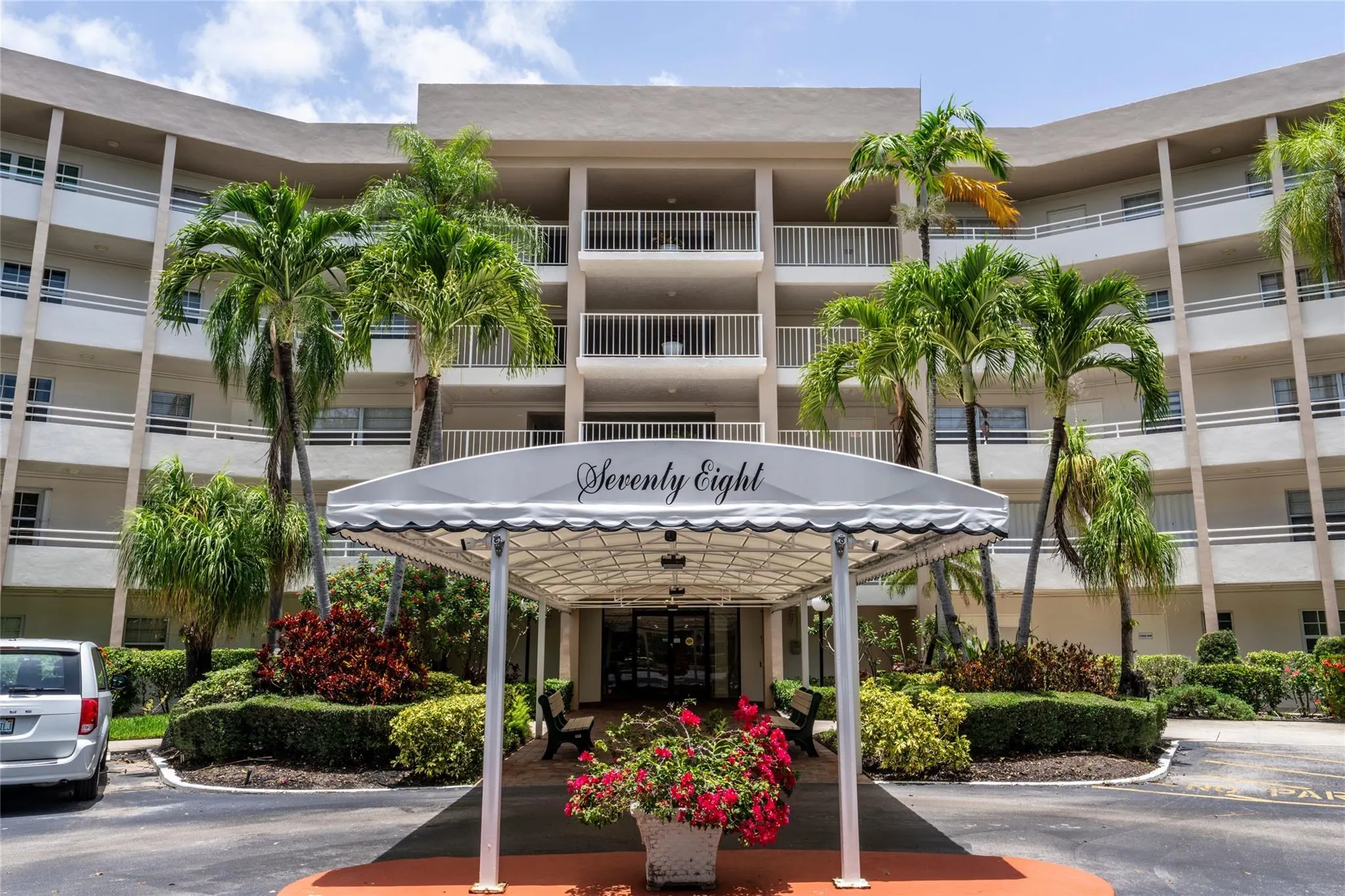 3960 Oaks Clubhouse Dr, #312