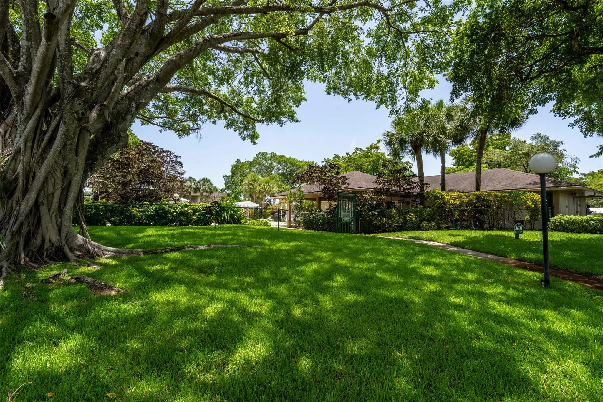 3960 Oaks Clubhouse Dr, #312