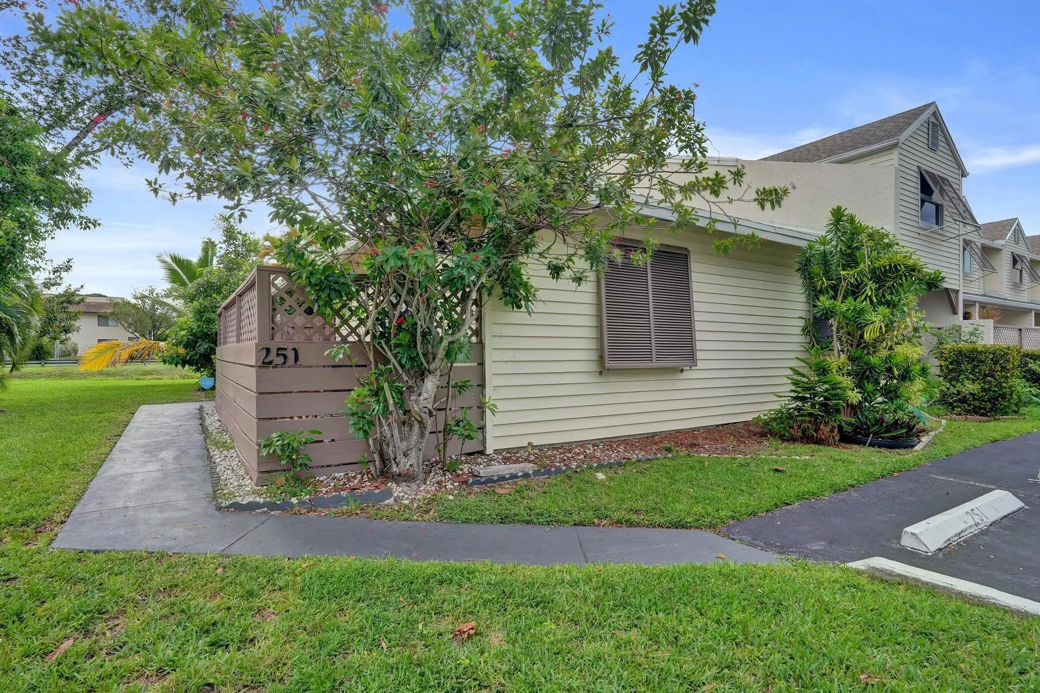 251 W Hemingway Cir, #251