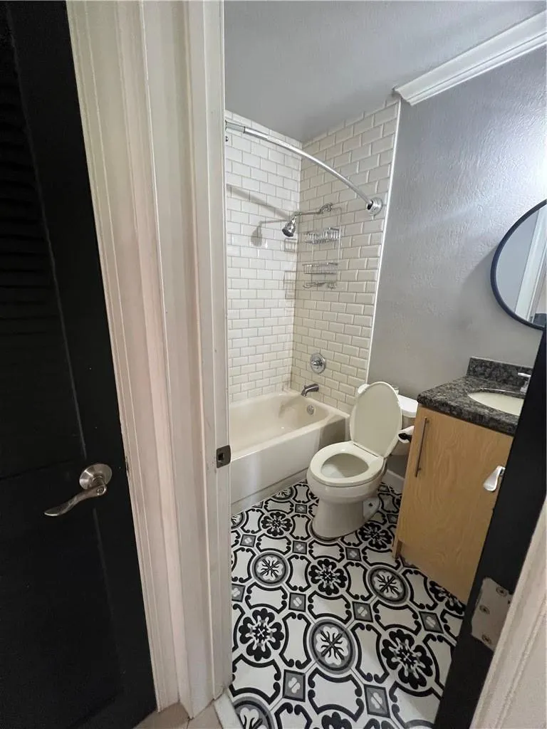 811 NE 14th Pl, #7