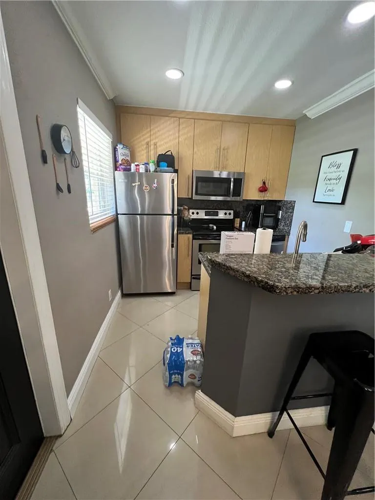 811 NE 14th Pl, #7