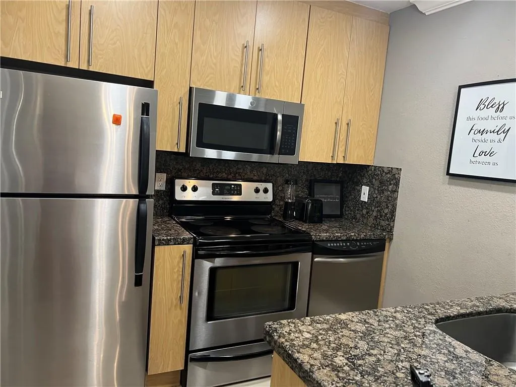 811 NE 14th Pl, #7