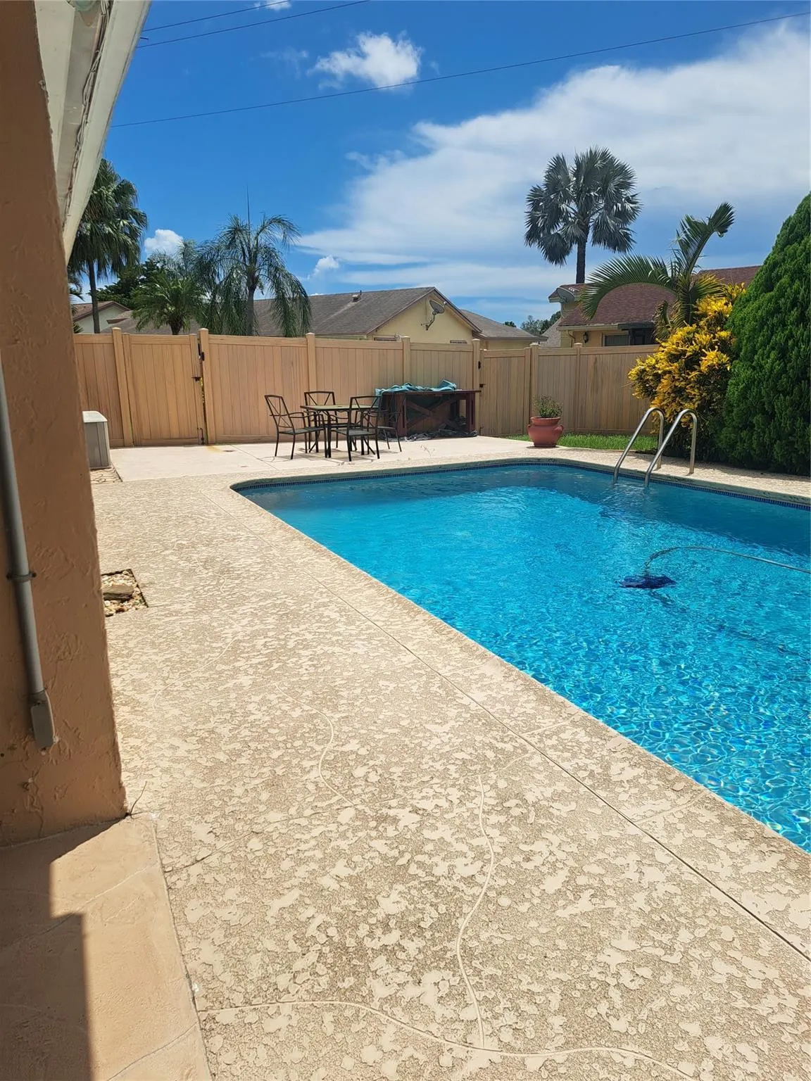861 SW 55th Way