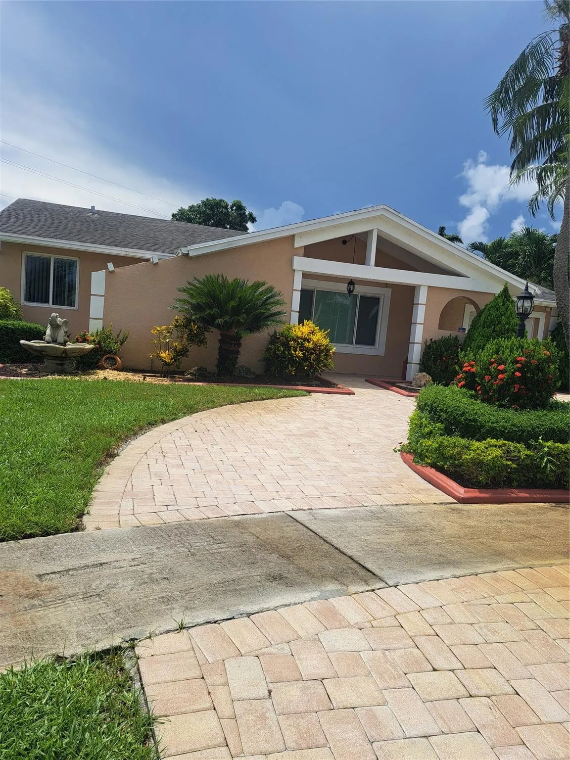 861 SW 55th Way