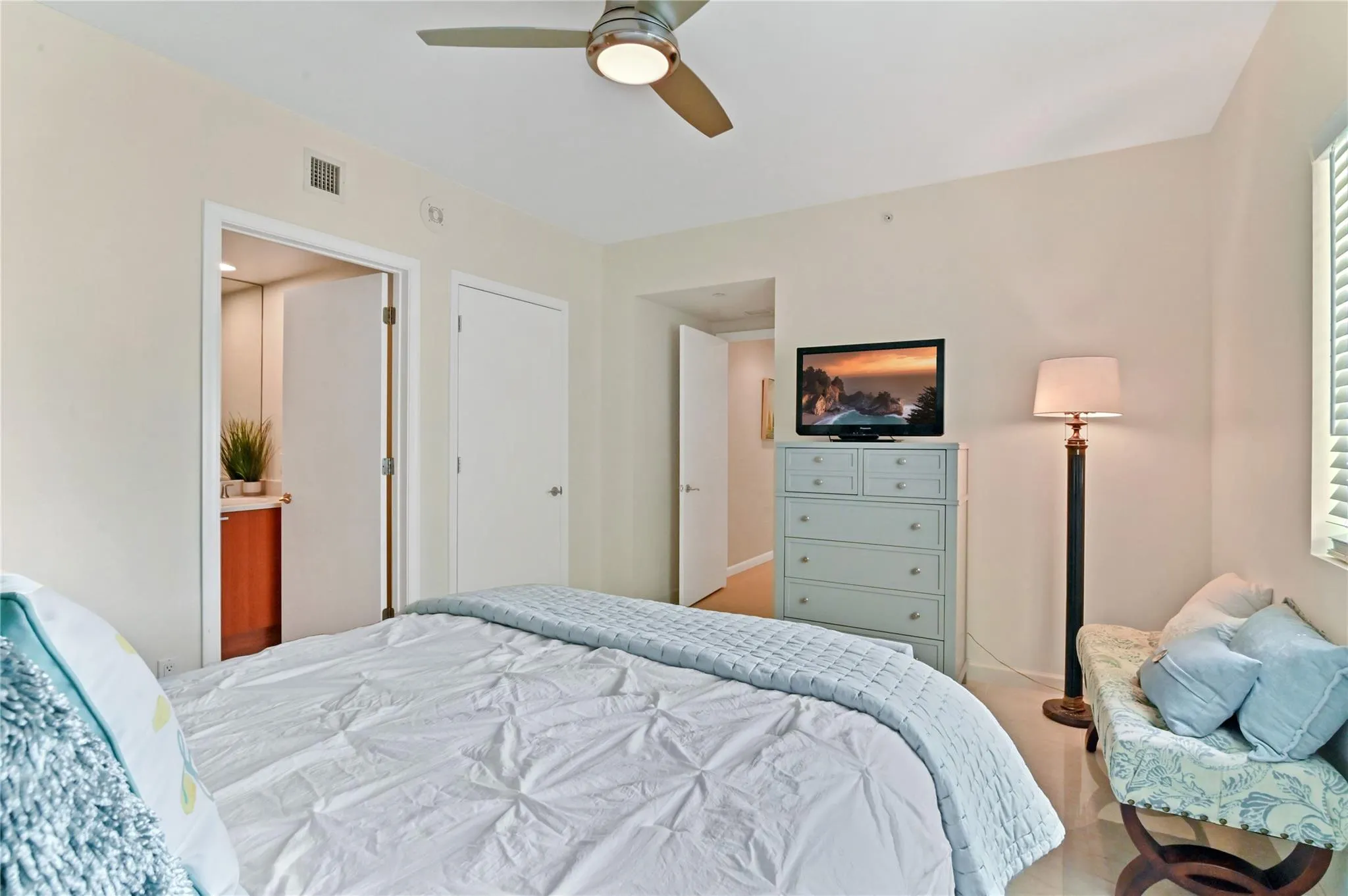 2650 Lake Shore Dr, #1704