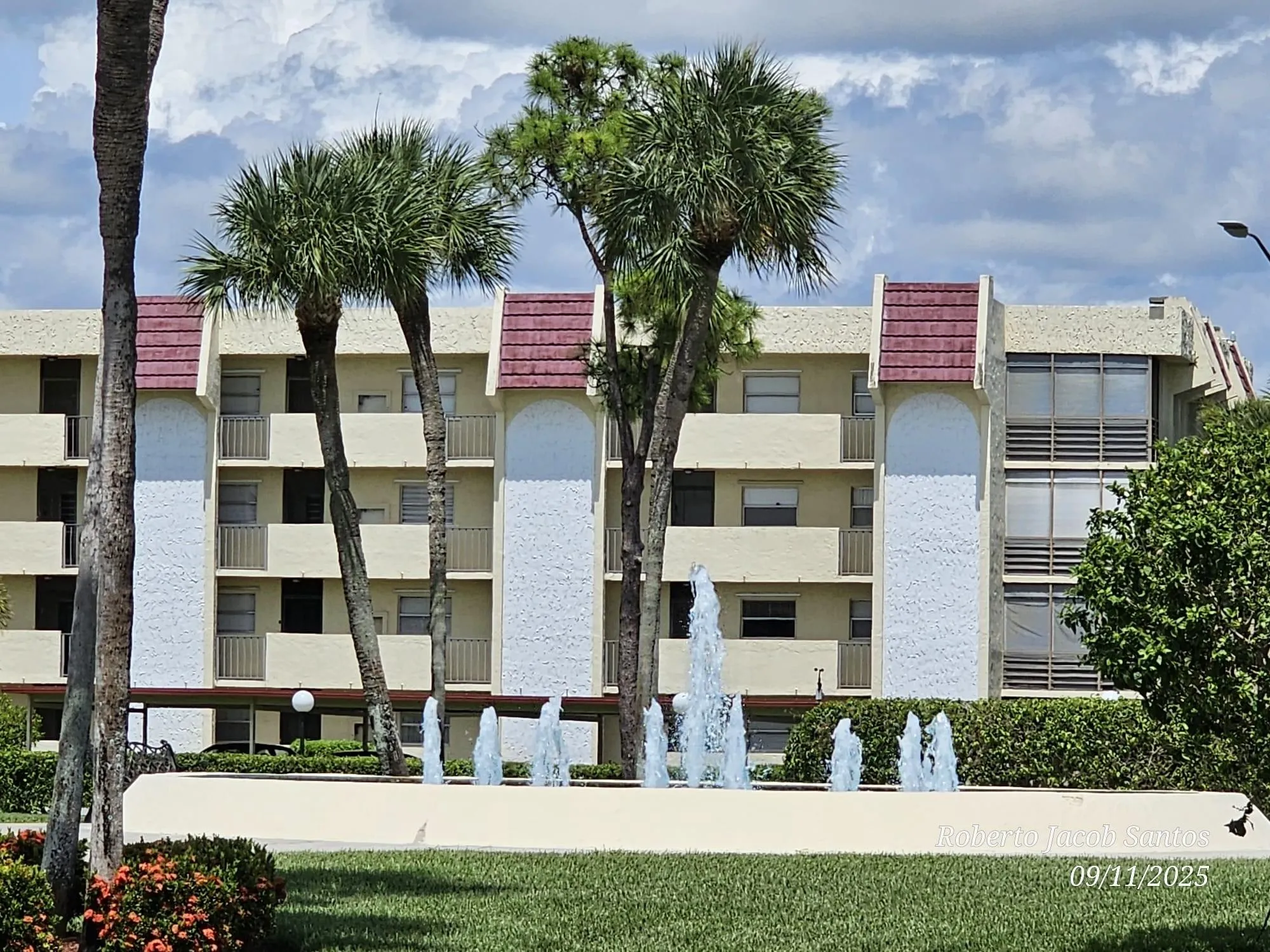 23305 Barwood Ln, #207