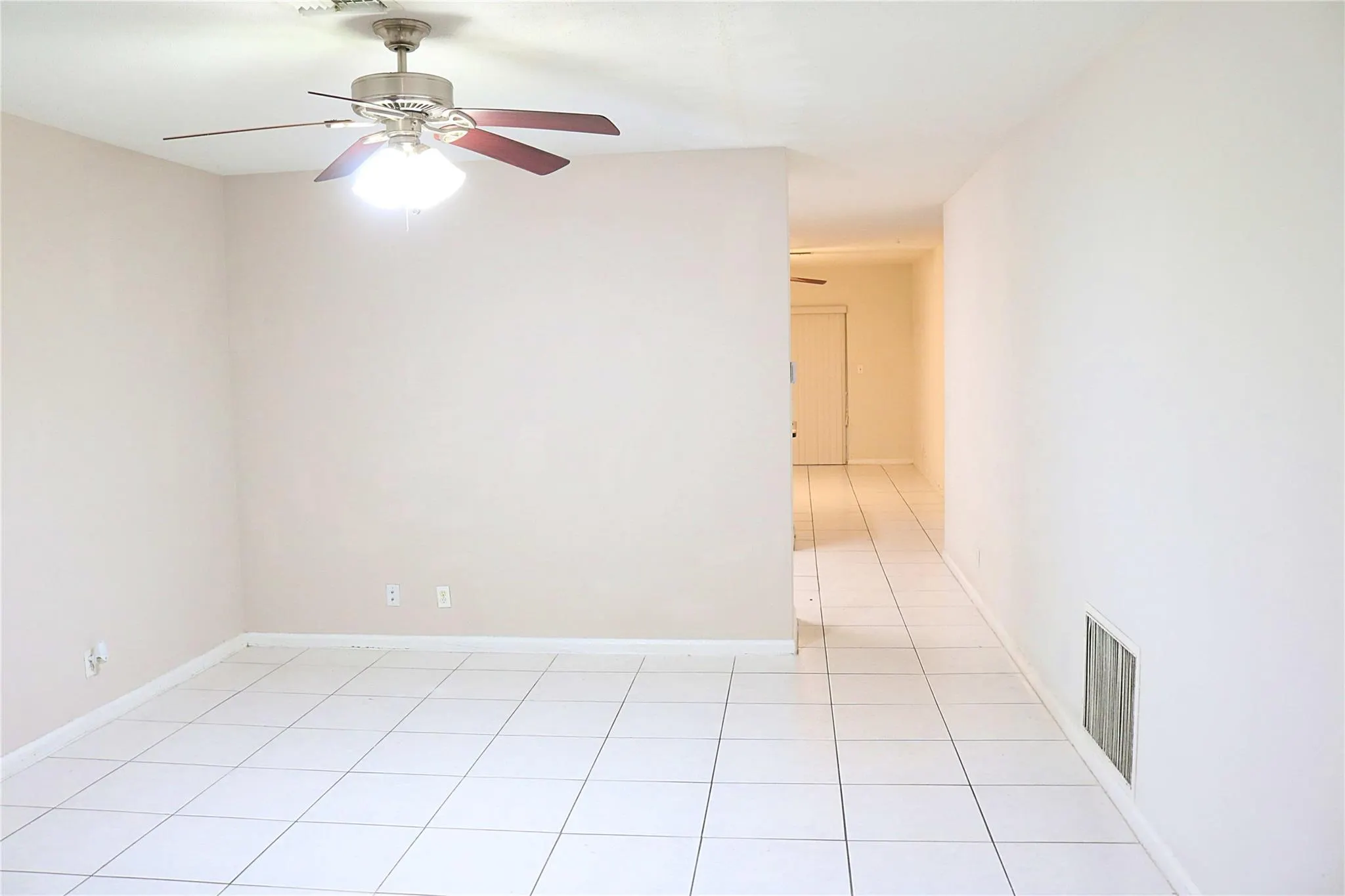 11200 NW 39th St