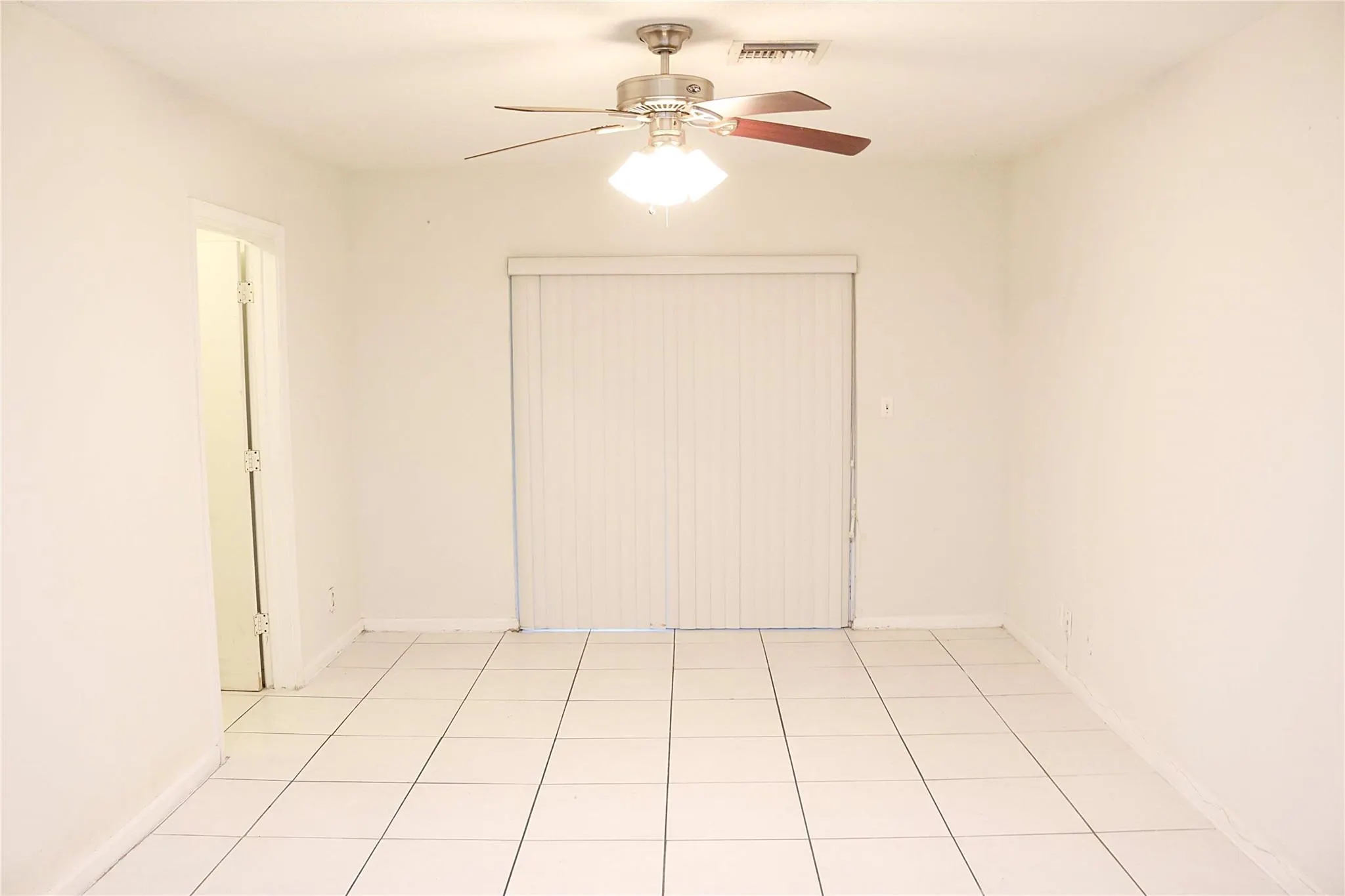 11200 NW 39th St