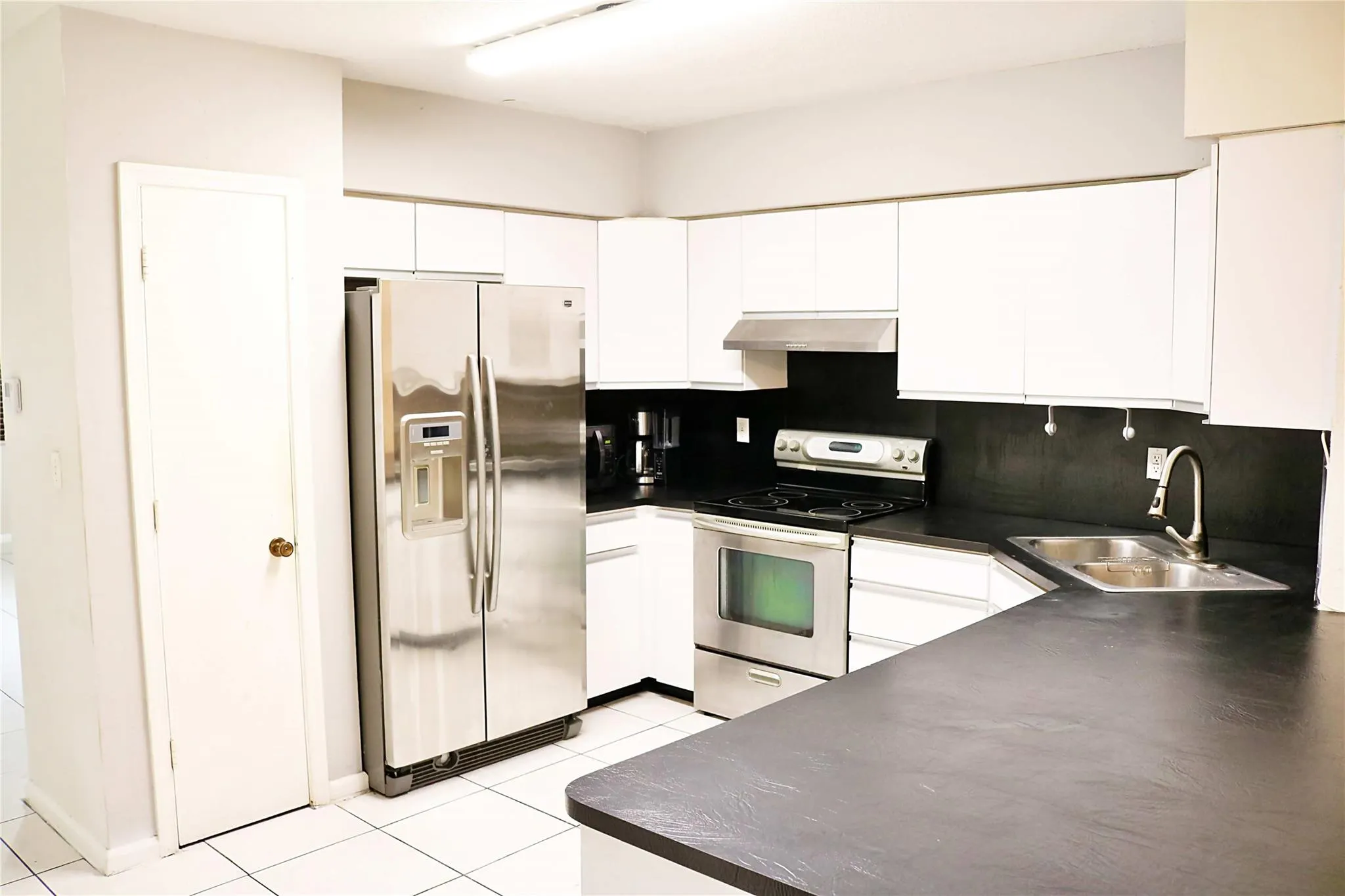 11200 NW 39th St
