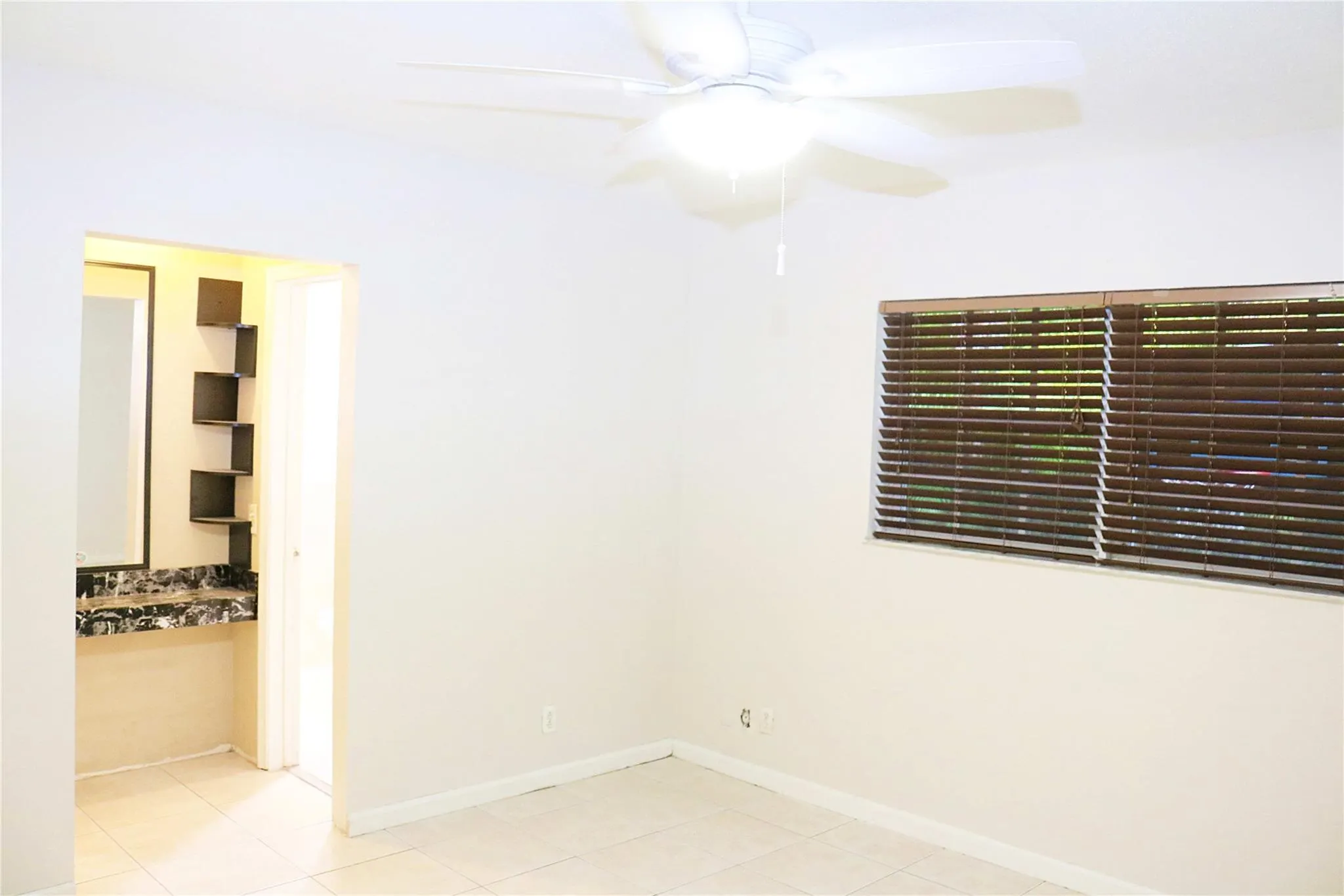11200 NW 39th St