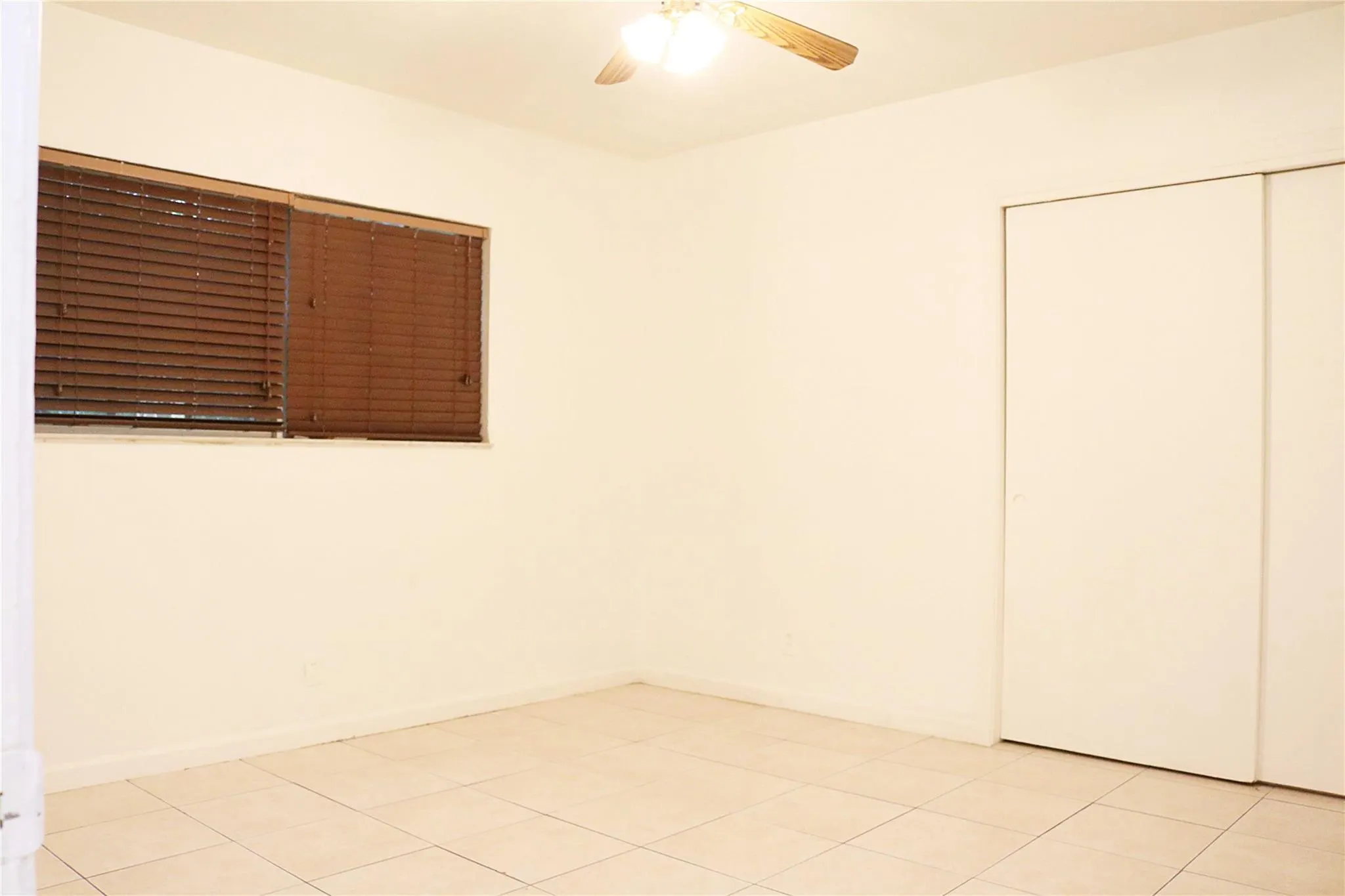 11200 NW 39th St