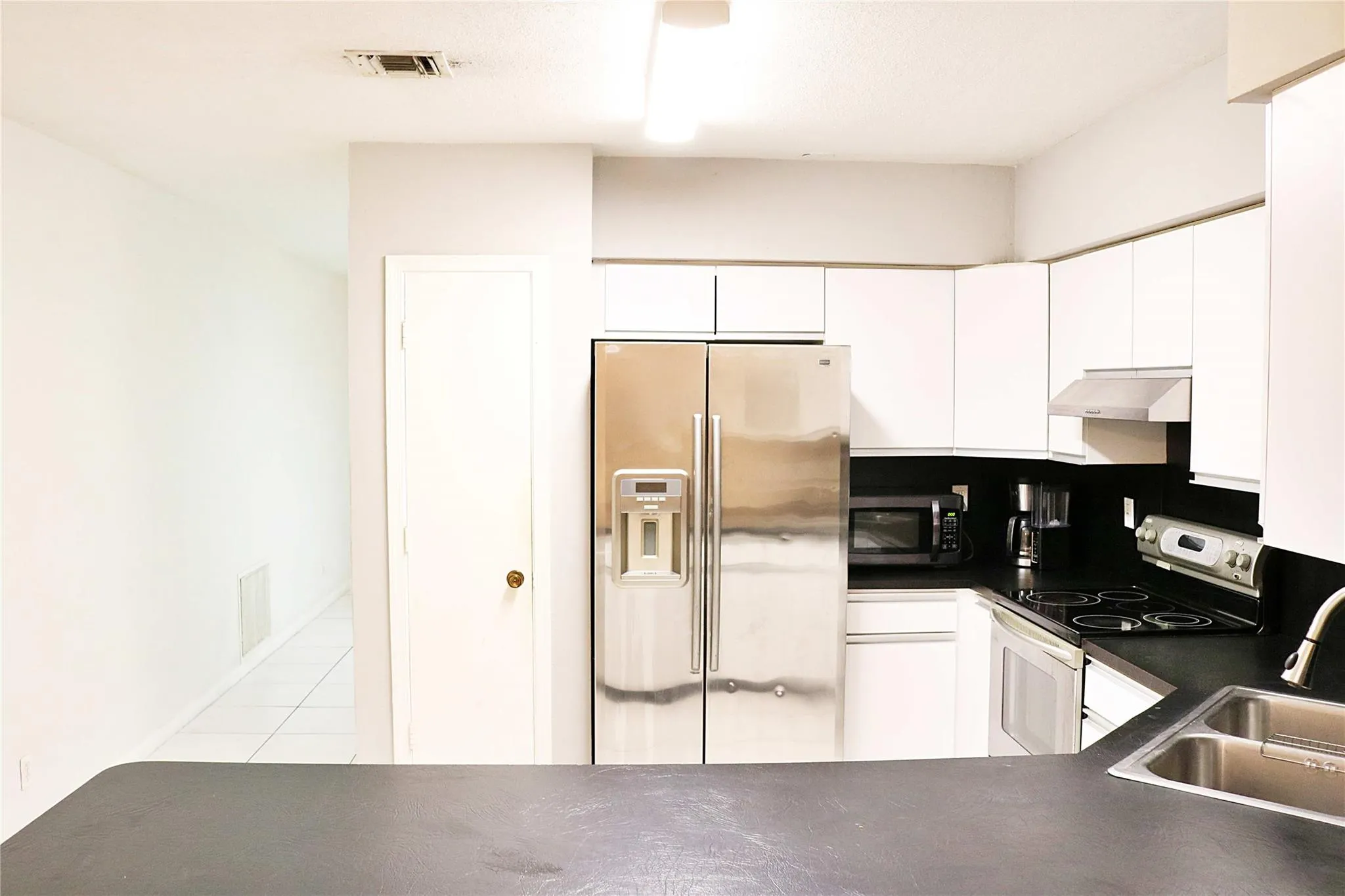 11200 NW 39th St