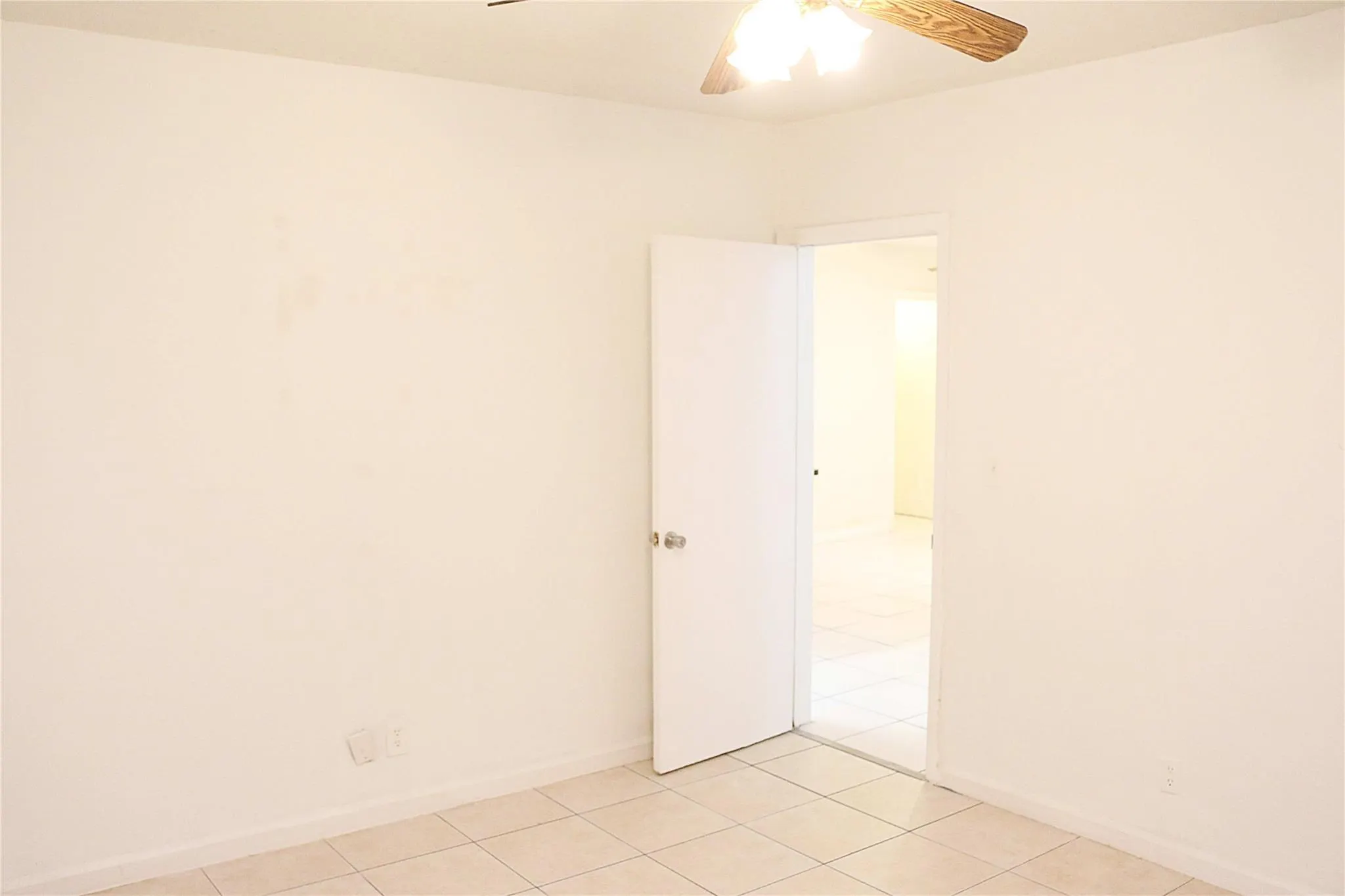 11200 NW 39th St