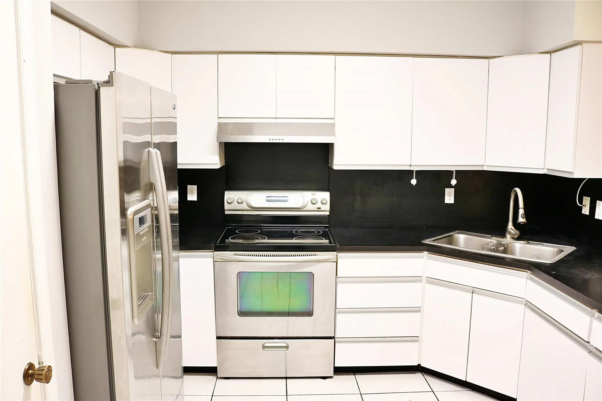 11200 NW 39th St