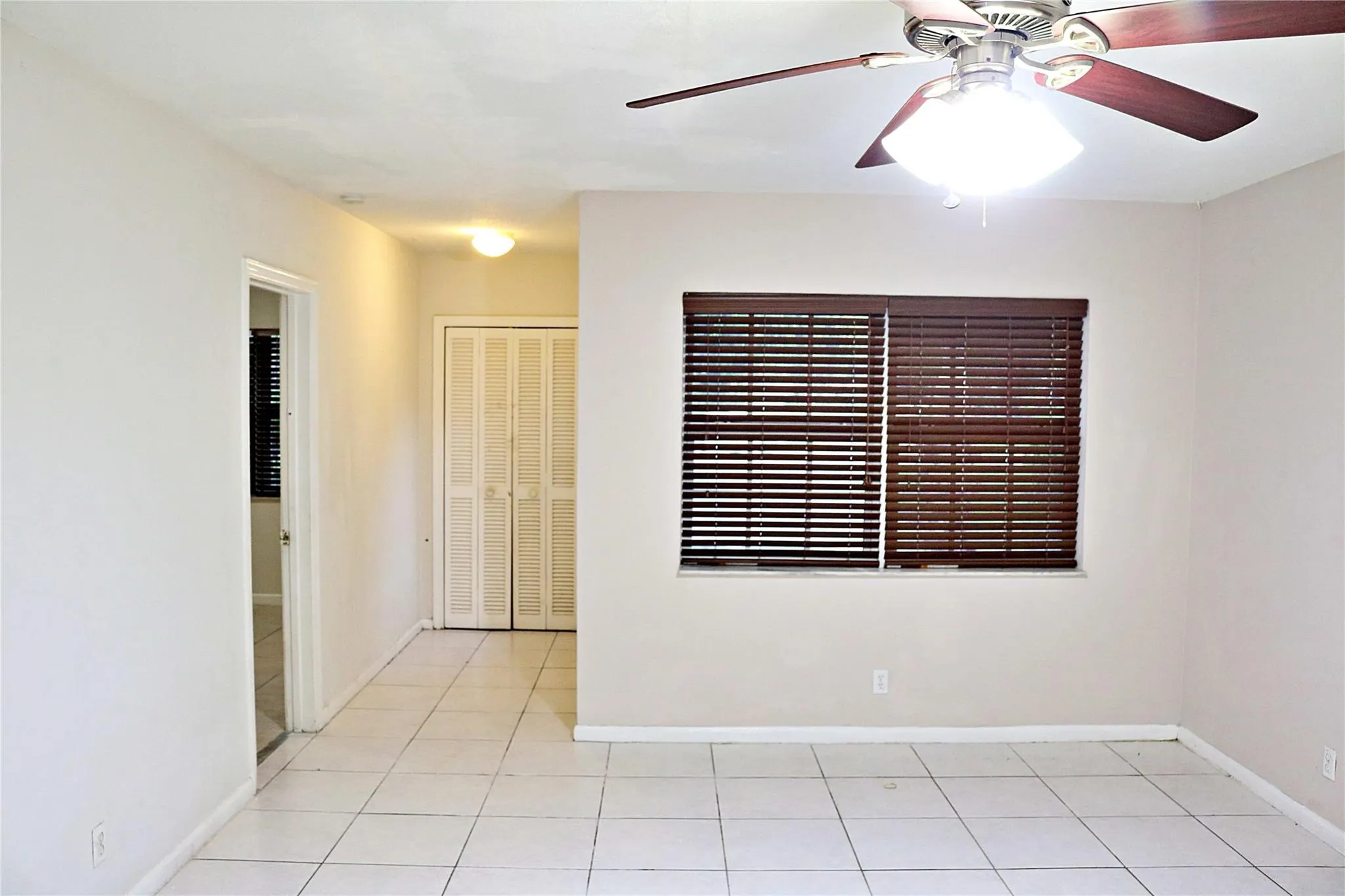 11200 NW 39th St