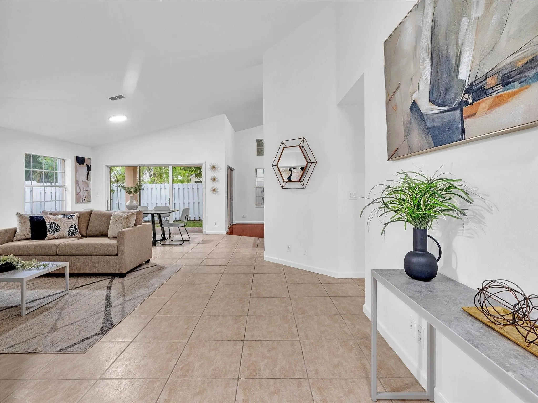 255 Somerset Way