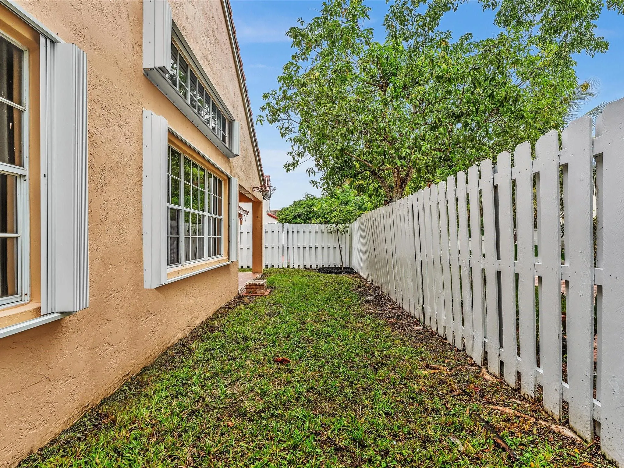 255 Somerset Way