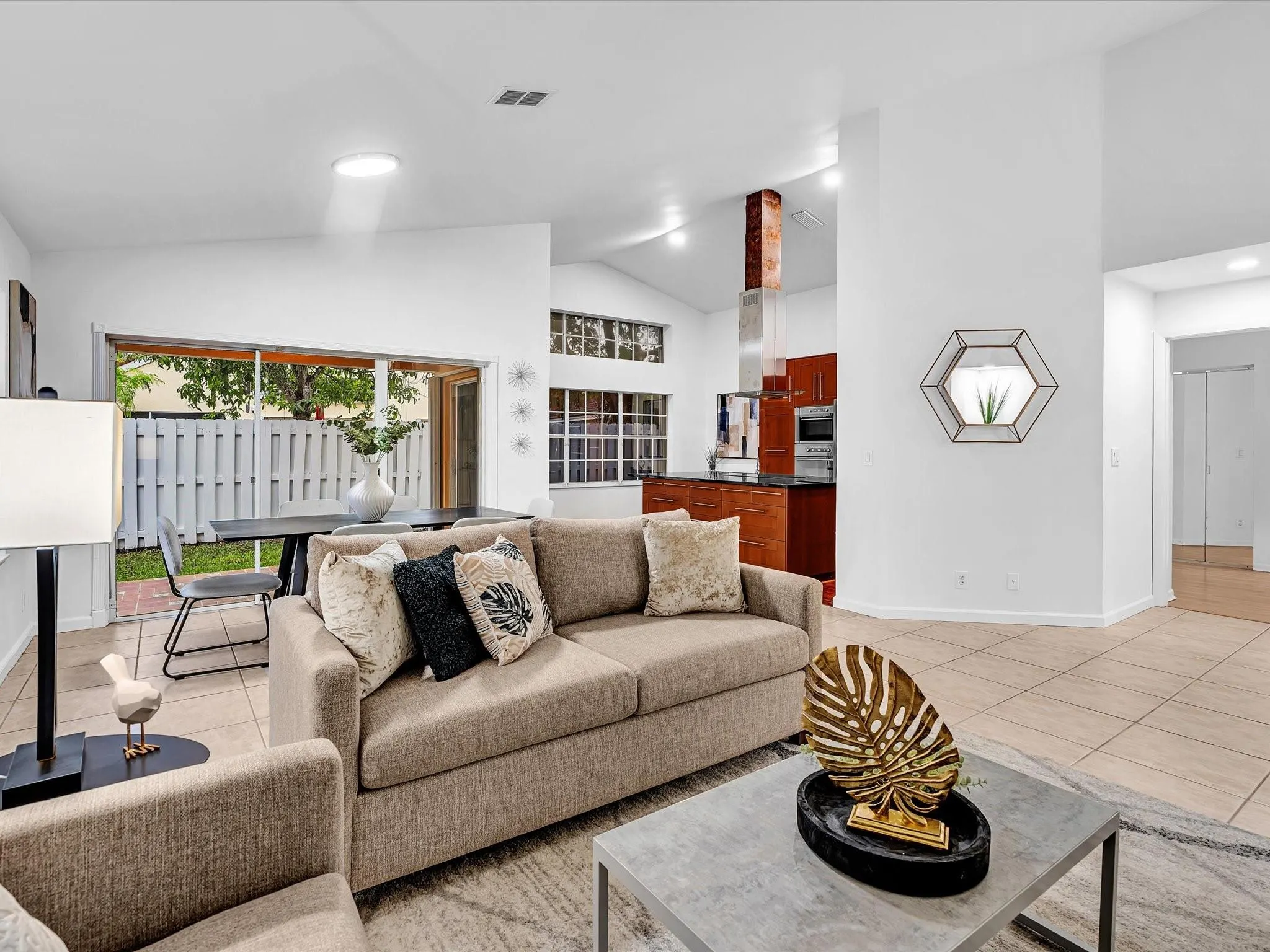 255 Somerset Way