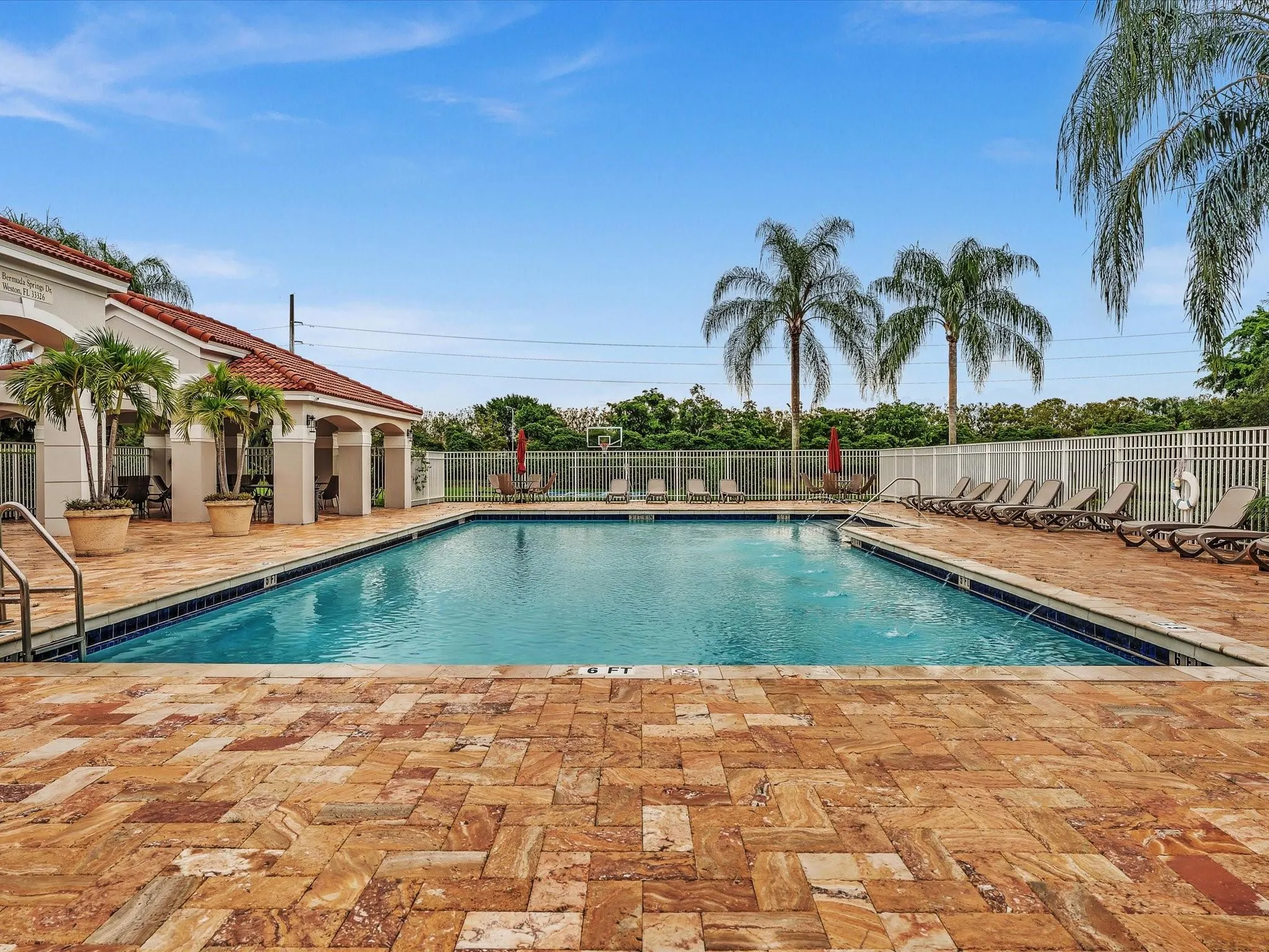 255 Somerset Way