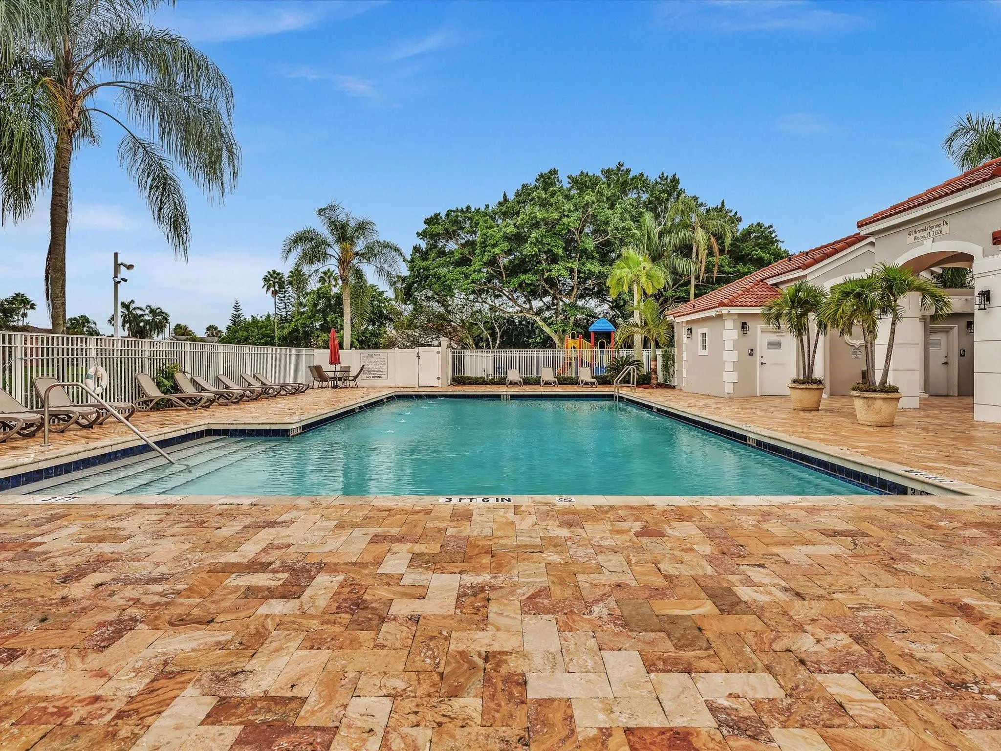 255 Somerset Way