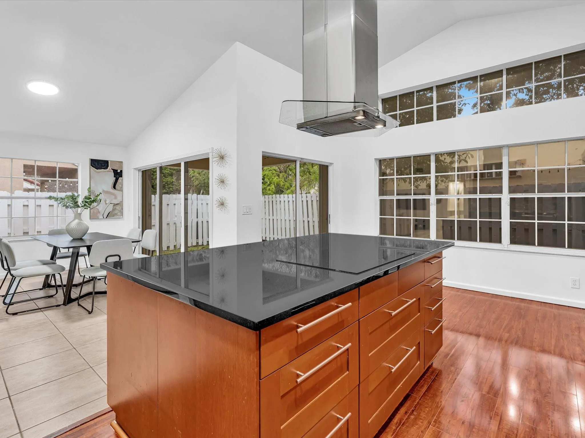 255 Somerset Way