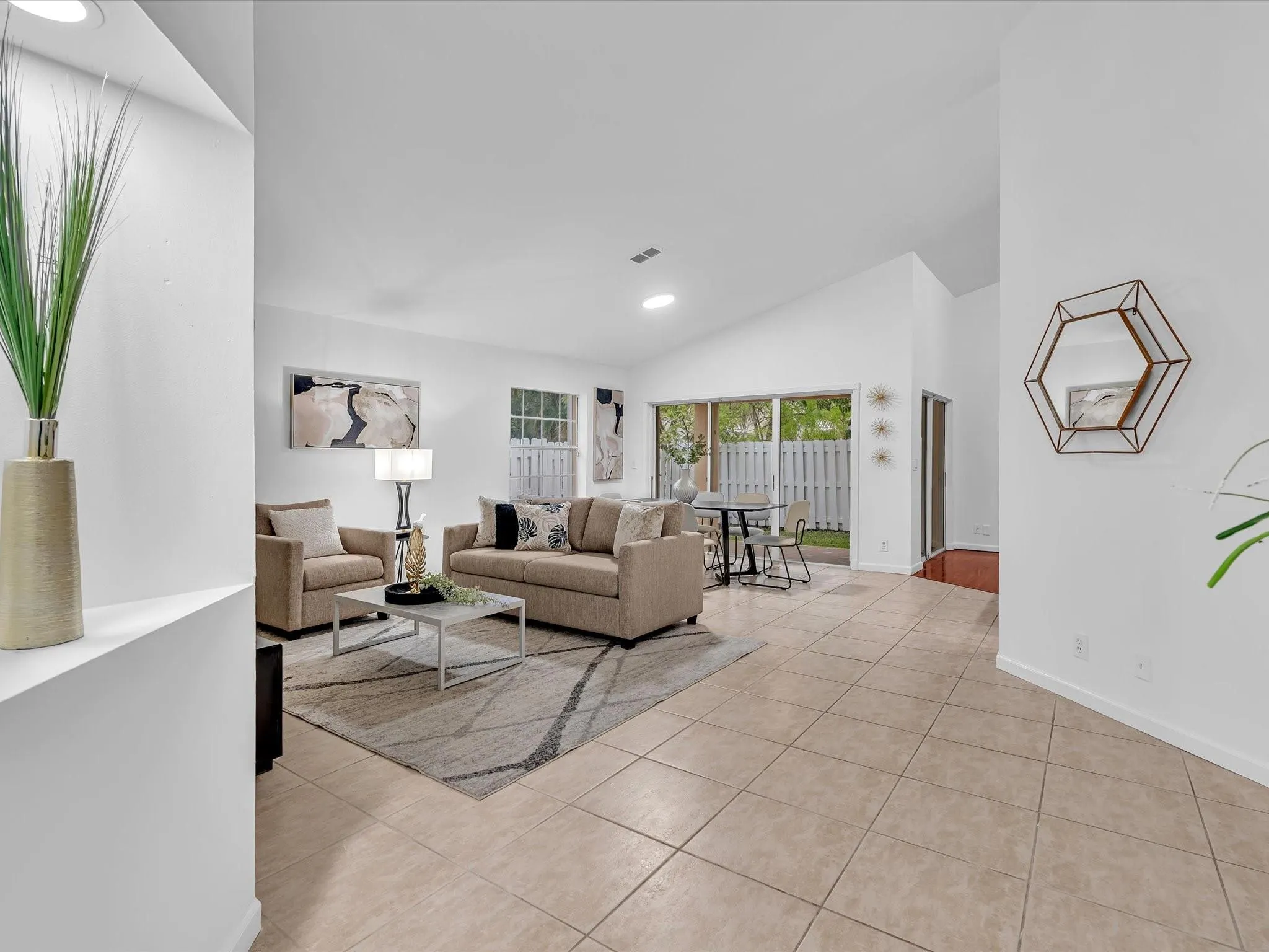 255 Somerset Way