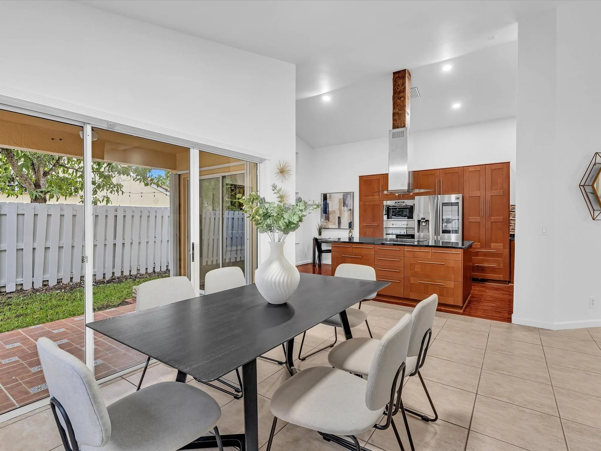 255 Somerset Way