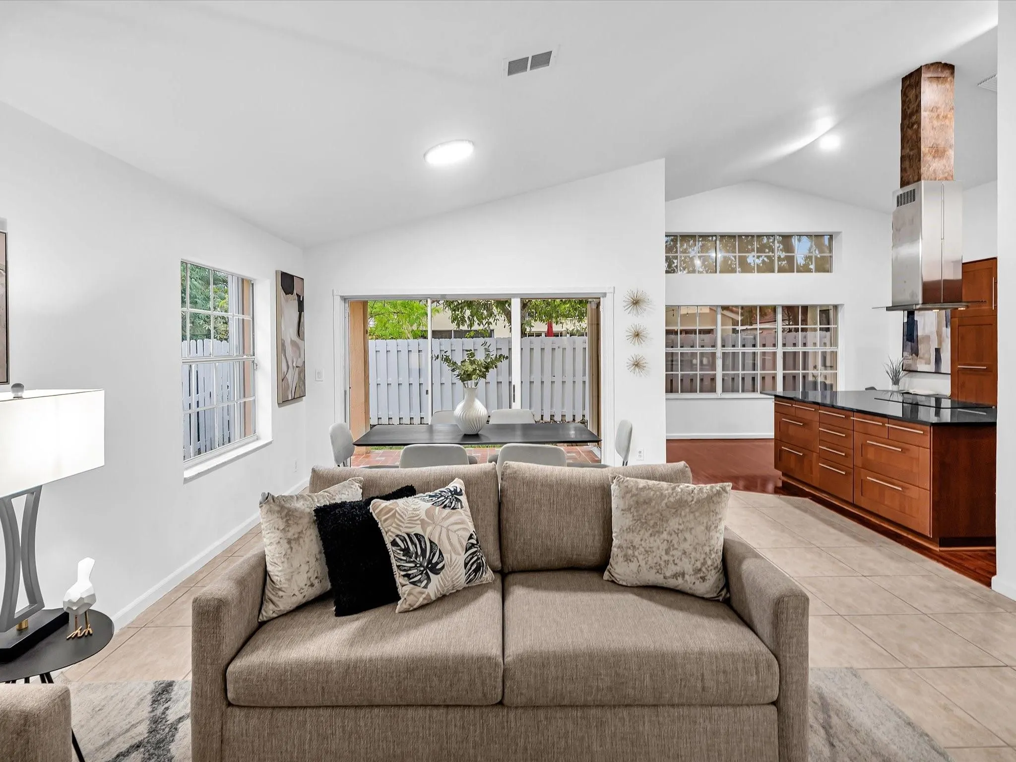 255 Somerset Way