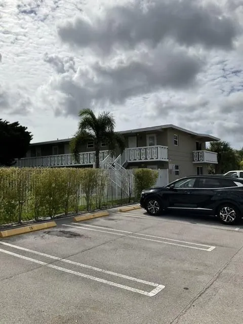 3300 NE 10th Ter, #61