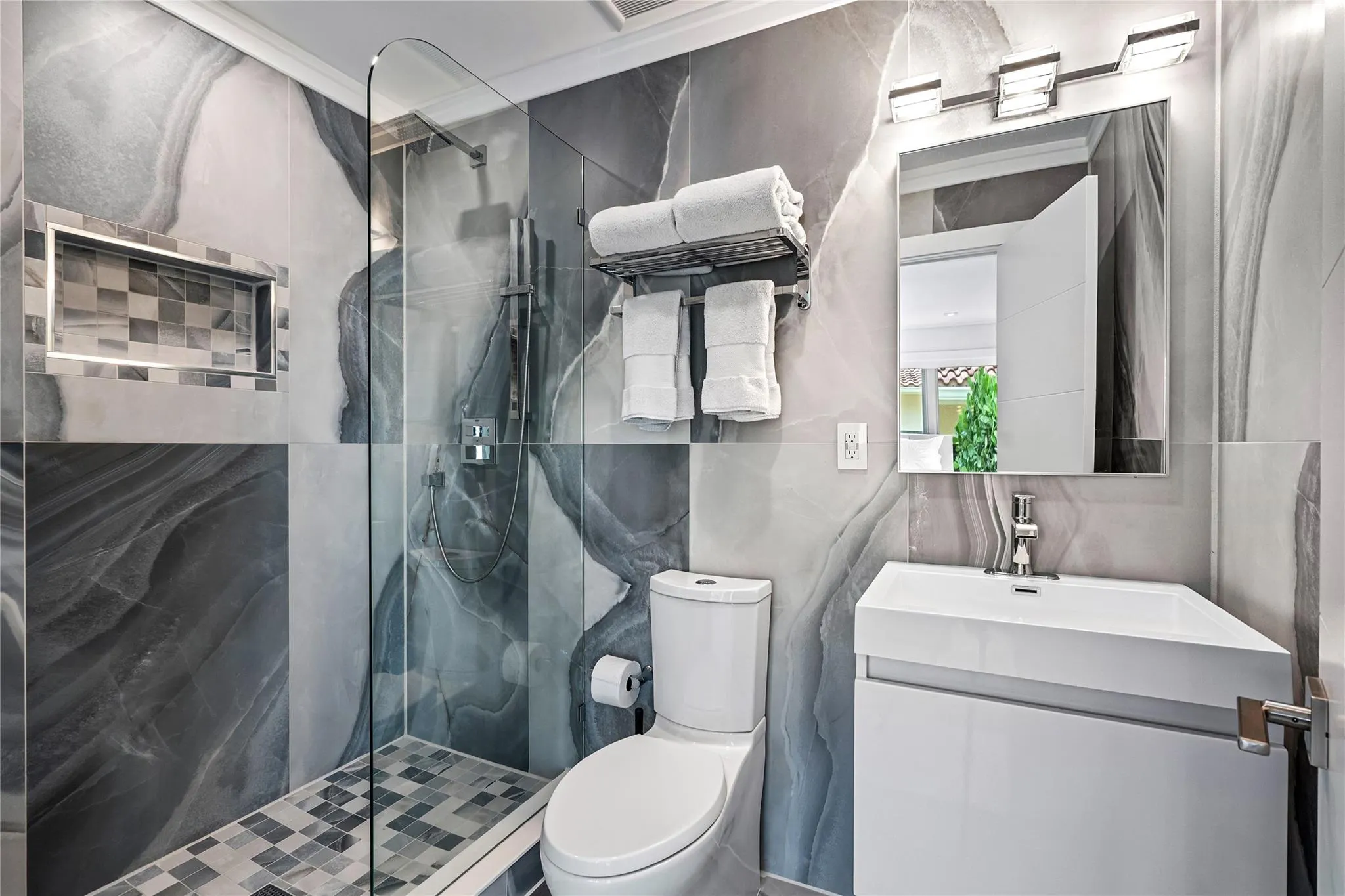 2600 NE 26th Ave