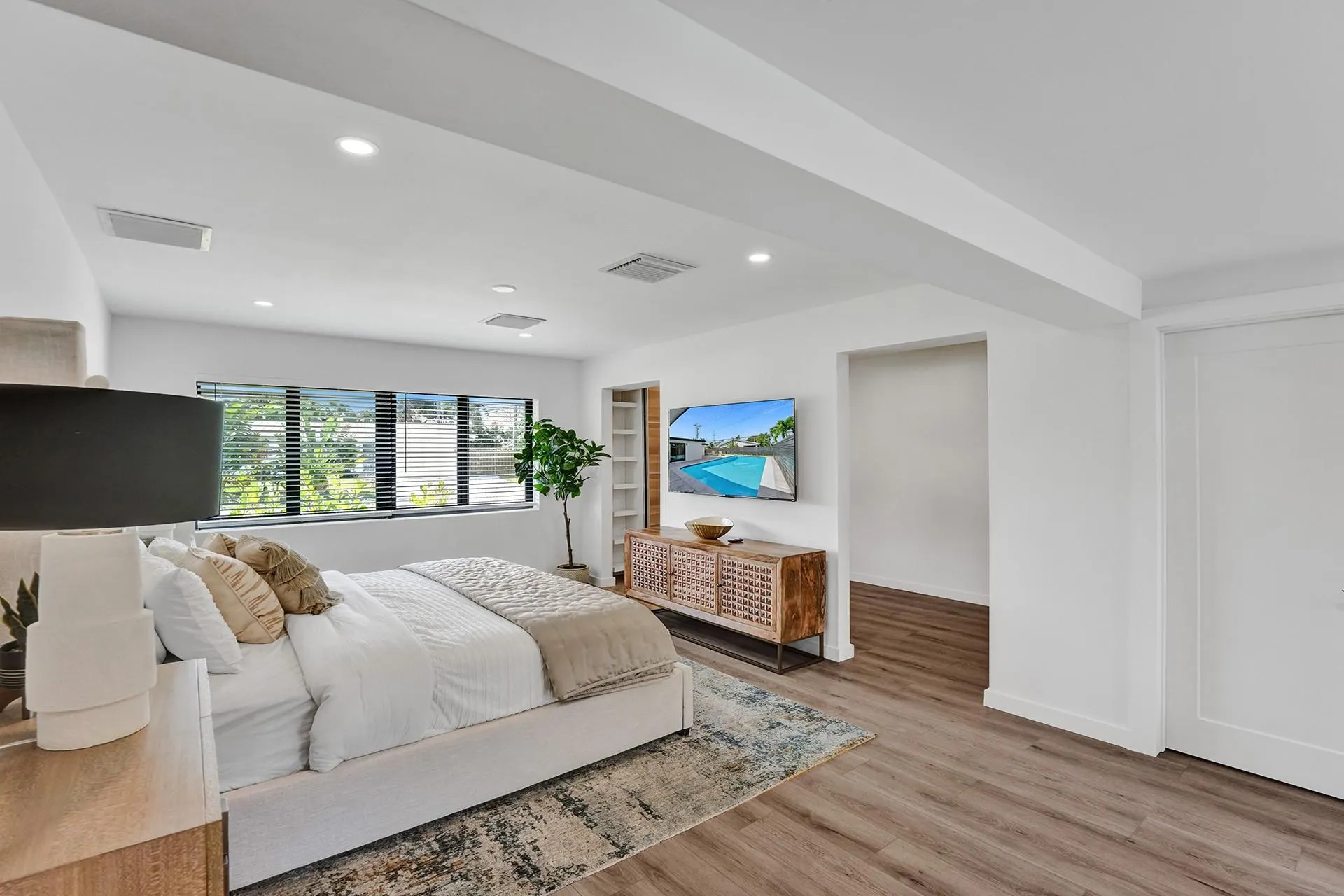 5501 NE 18th Ter