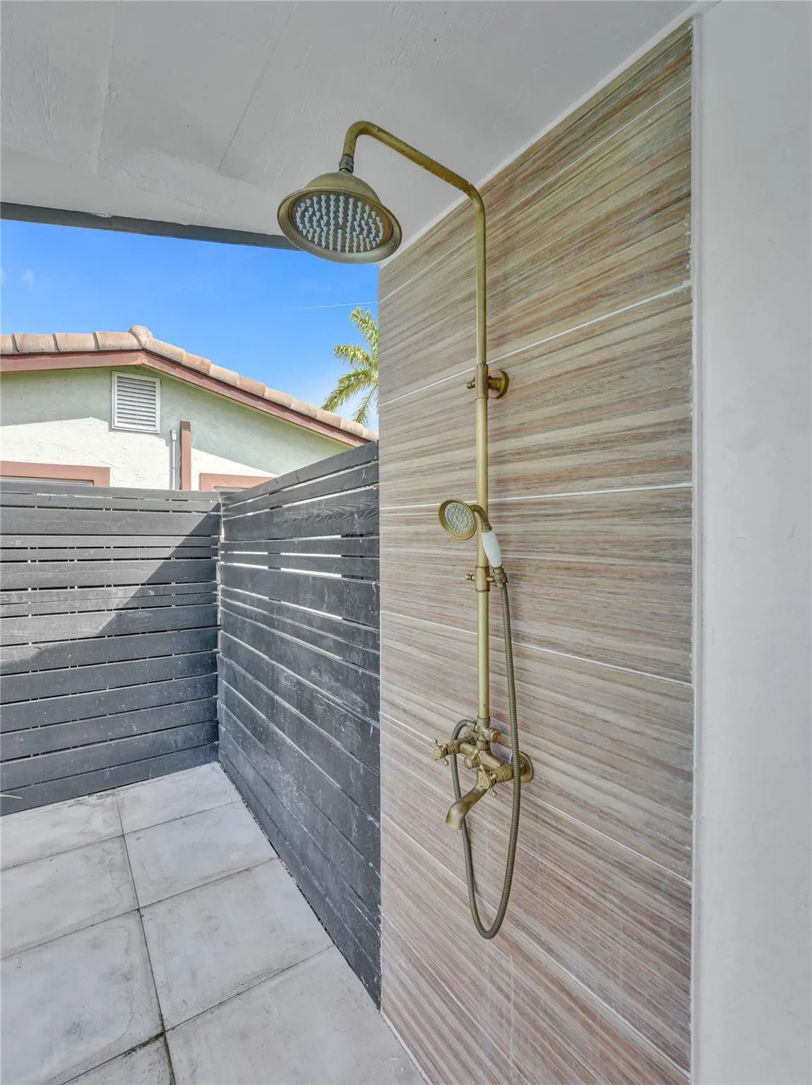 5501 NE 18th Ter