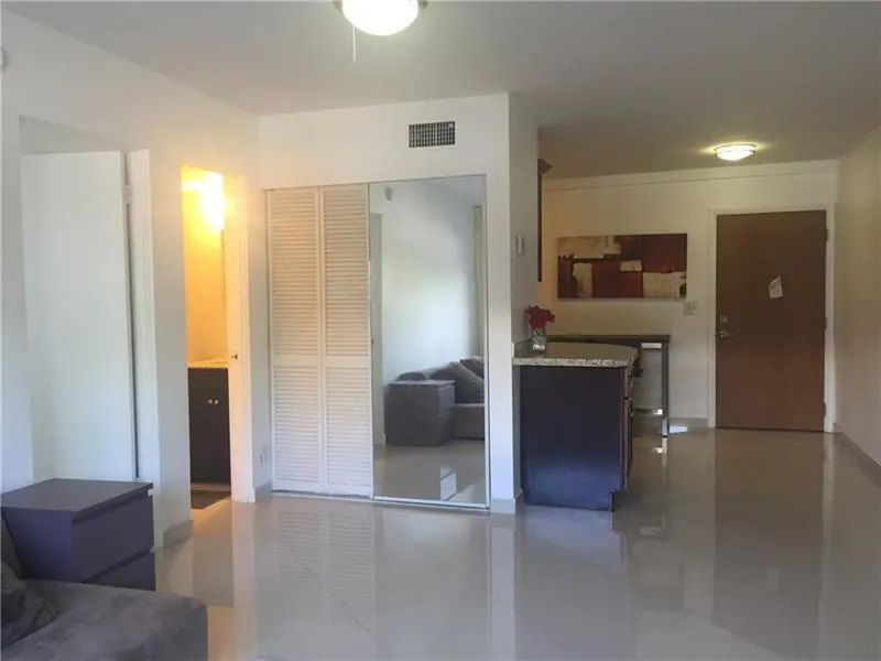 3220 Bayview Dr, #102