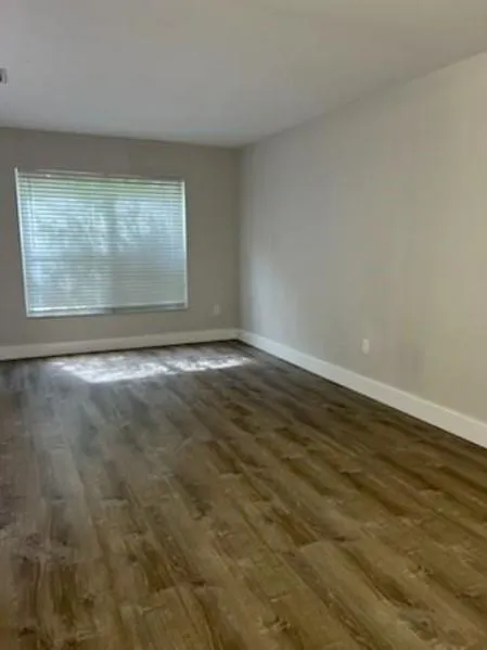 208 MAGNOLIA AVE