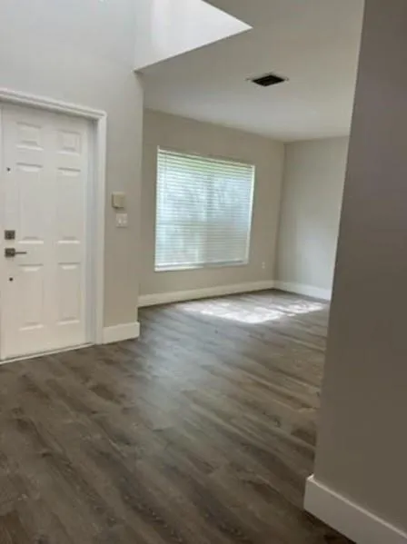 208 MAGNOLIA AVE