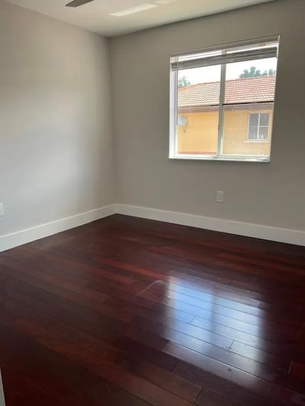 208 MAGNOLIA AVE