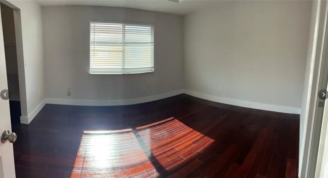 208 MAGNOLIA AVE